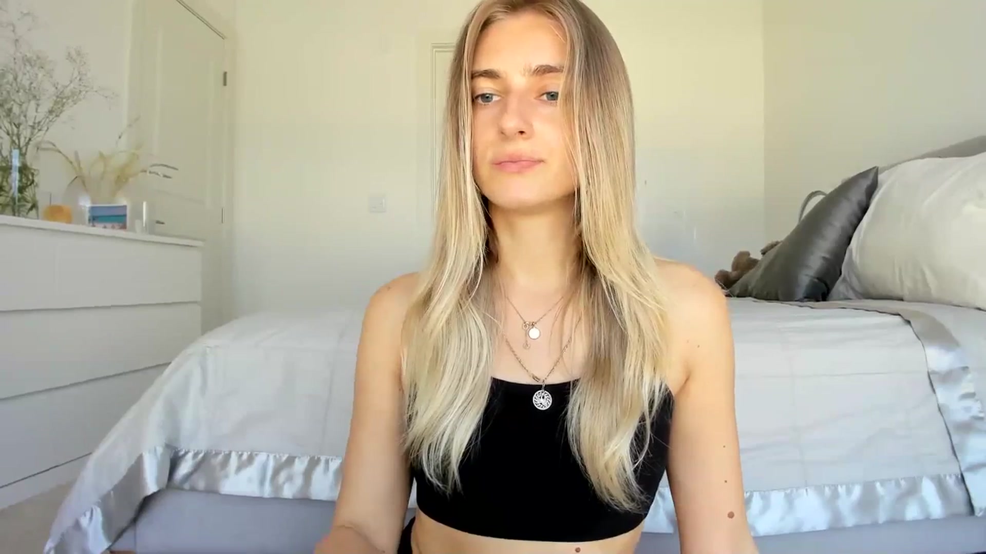 Gallery image thumbnail from Vodka_Queen's myfreecams stream on, 03/28/2024, 21:54 image 7 of 20