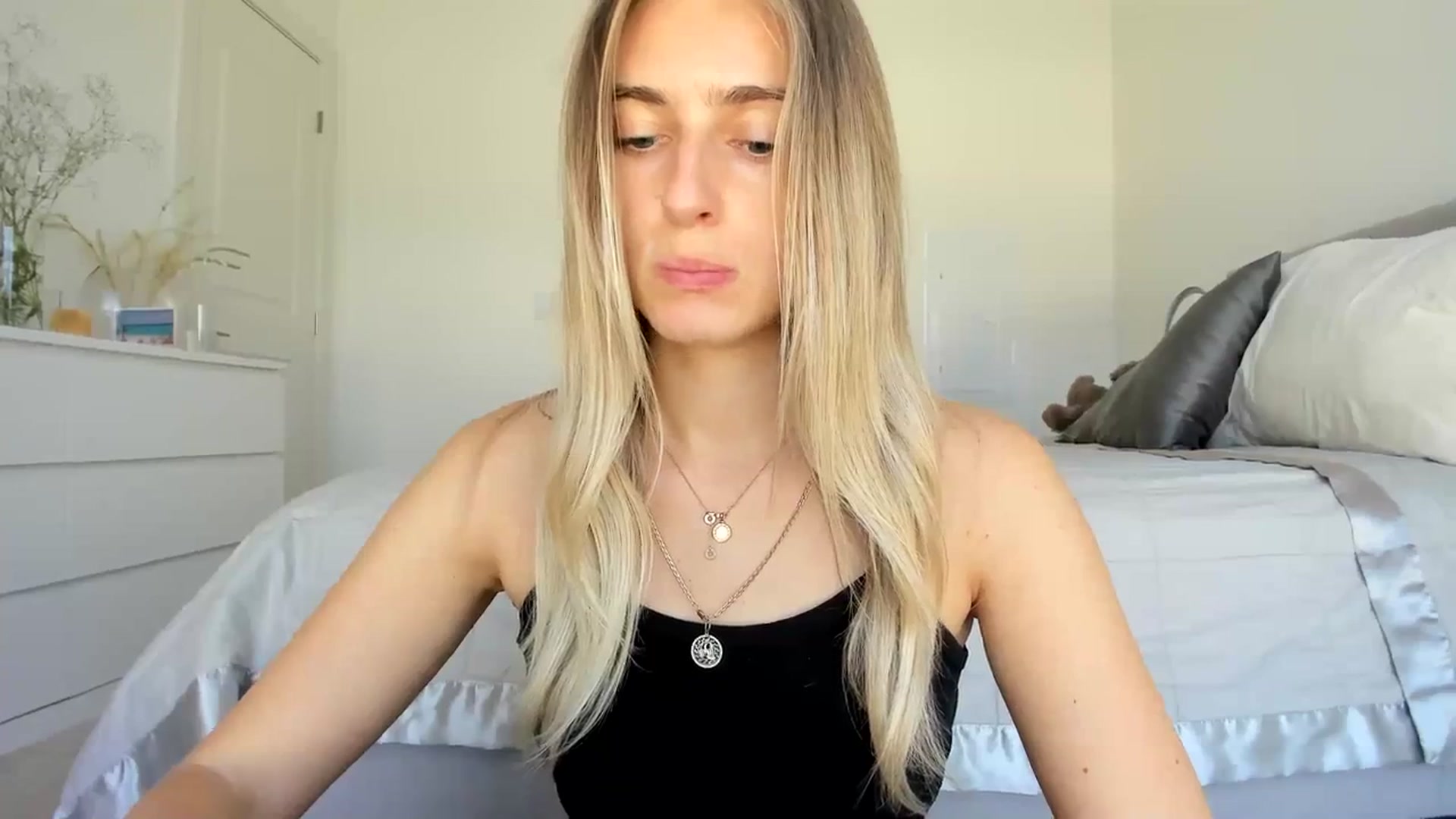 Gallery image thumbnail from Vodka_Queen's myfreecams stream on, 03/28/2024, 21:54 image 12 of 20