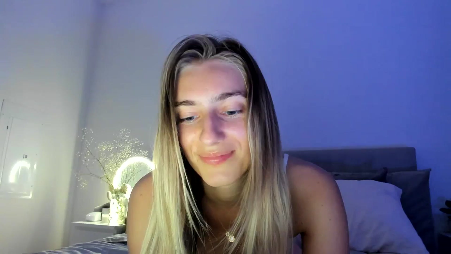 Gallery image thumbnail from Vodka_Queen's myfreecams stream on, 03/31/2024, 05:25 image 15 of 20