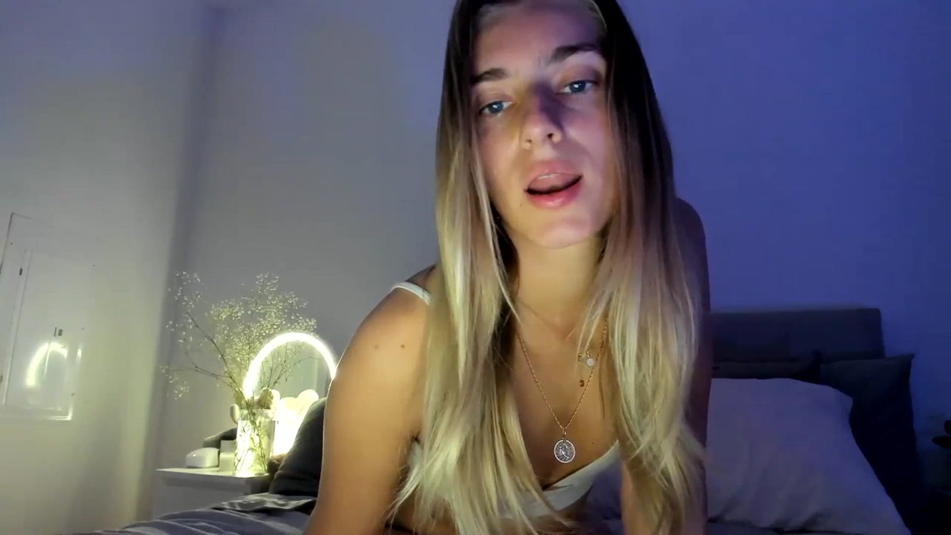 Gallery image thumbnail from Vodka_Queen's myfreecams stream on, 03/31/2024, 05:25 image 17 of 20