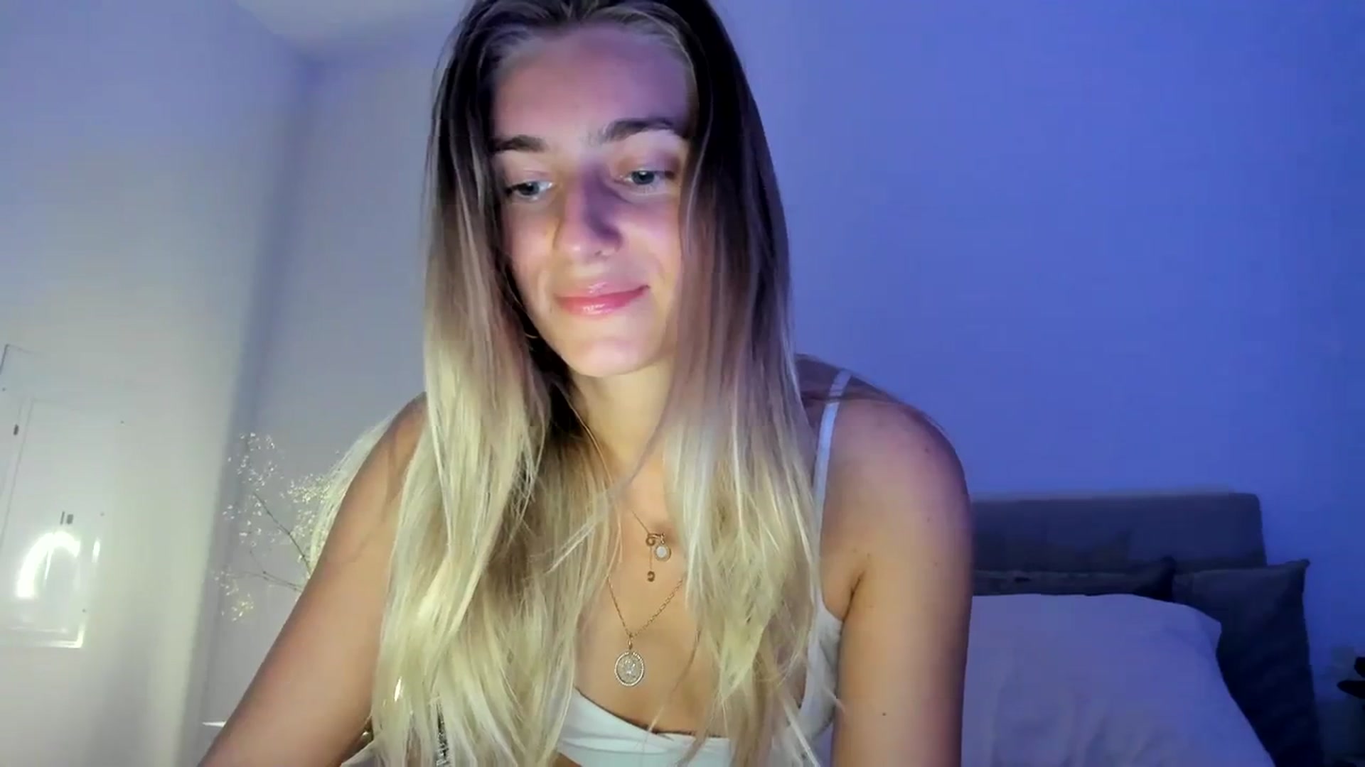 Gallery image thumbnail from Vodka_Queen's myfreecams stream on, 03/31/2024, 05:25 image 5 of 20