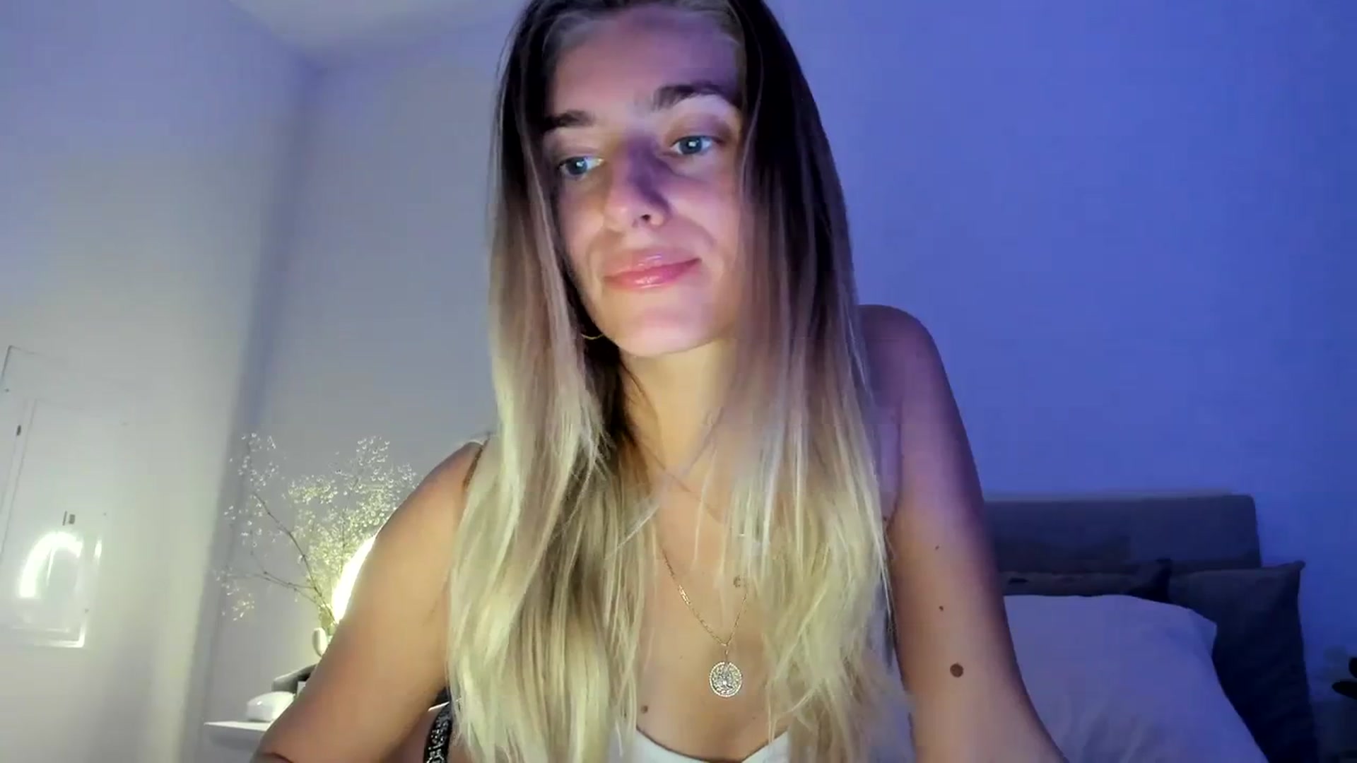 Gallery image thumbnail from Vodka_Queen's myfreecams stream on, 03/31/2024, 05:25 image 6 of 20