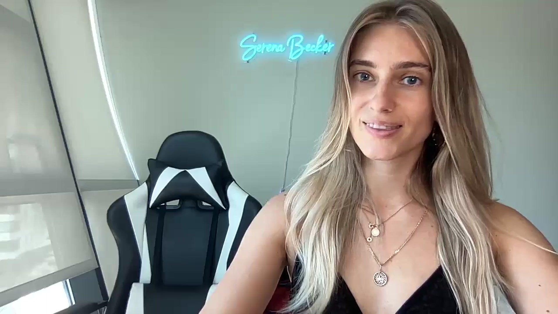 Gallery image thumbnail from Vodka_Queen's myfreecams stream on, 04/21/2024, 24:21 image 13 of 20