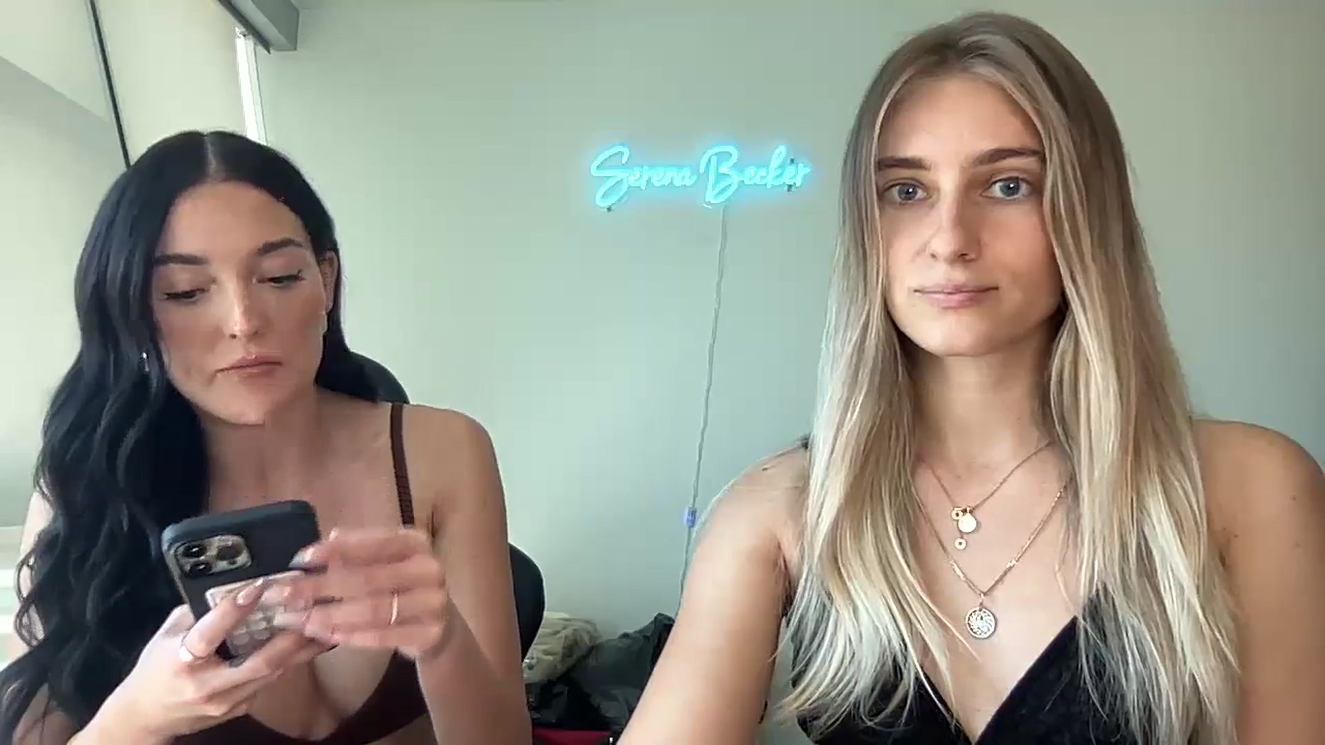 Gallery image thumbnail from Vodka_Queen's myfreecams stream on, 04/21/2024, 24:21 image 14 of 20
