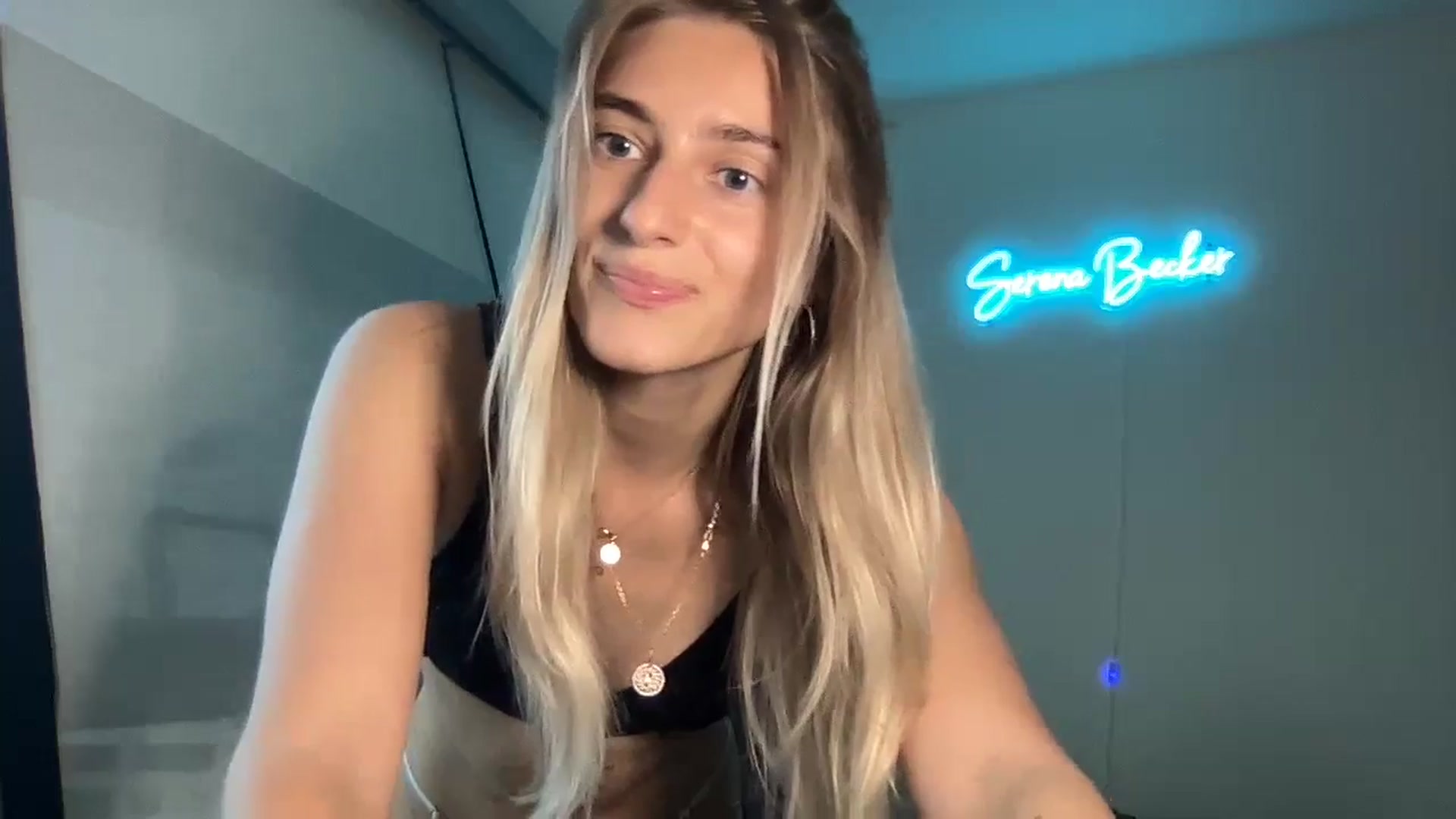 Gallery image thumbnail from Vodka_Queen's myfreecams stream on, 04/21/2024, 02:33 image 19 of 20