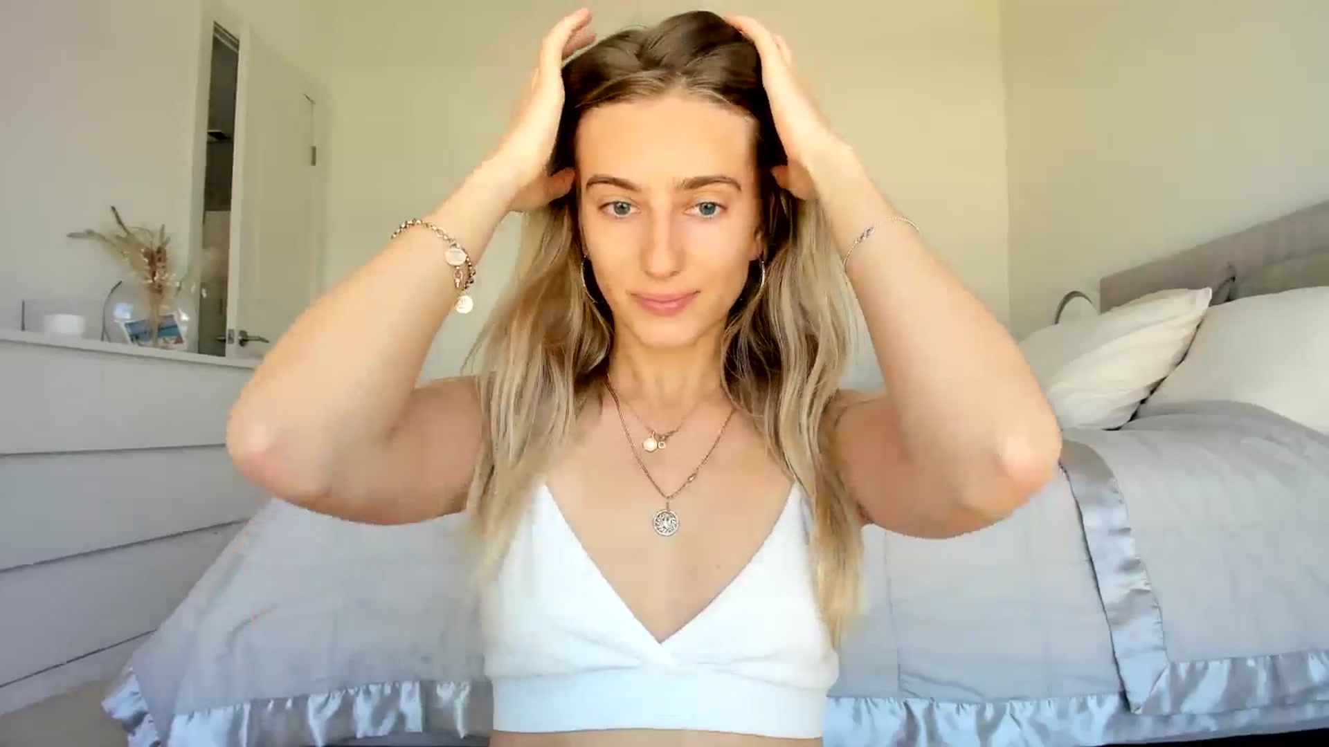 Gallery image thumbnail from Vodka_Queen's myfreecams stream on, 04/27/2024, 21:39 image 9 of 20