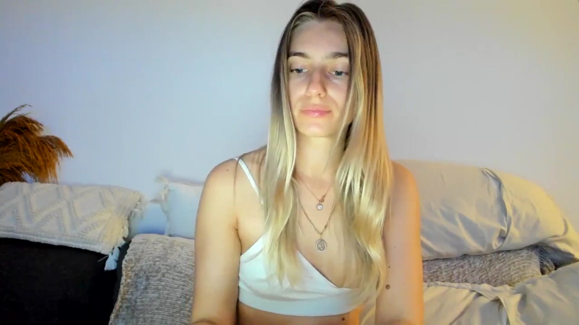 Gallery image thumbnail from Vodka_Queen's myfreecams stream on, 04/28/2024, 06:07 image 8 of 20