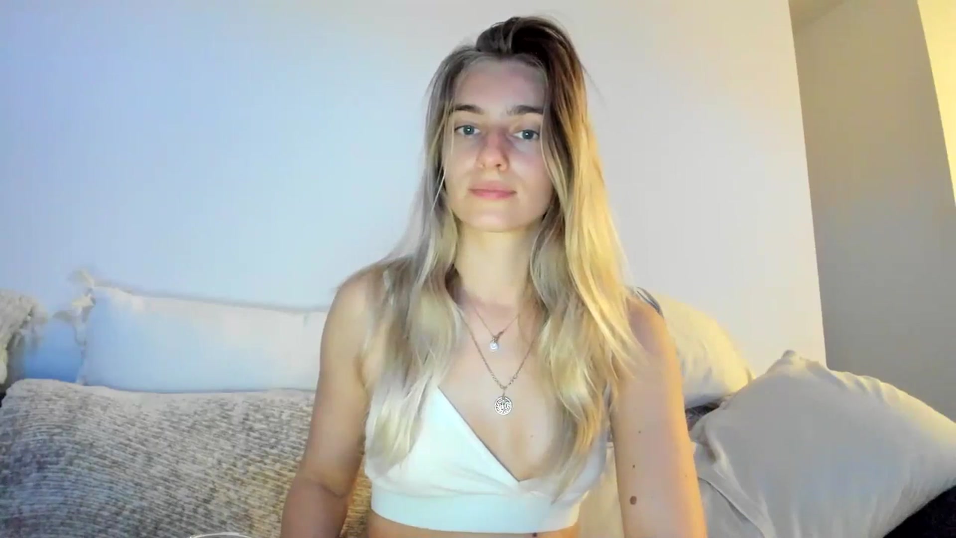 Gallery image thumbnail from Vodka_Queen's myfreecams stream on, 04/28/2024, 06:07 image 16 of 20