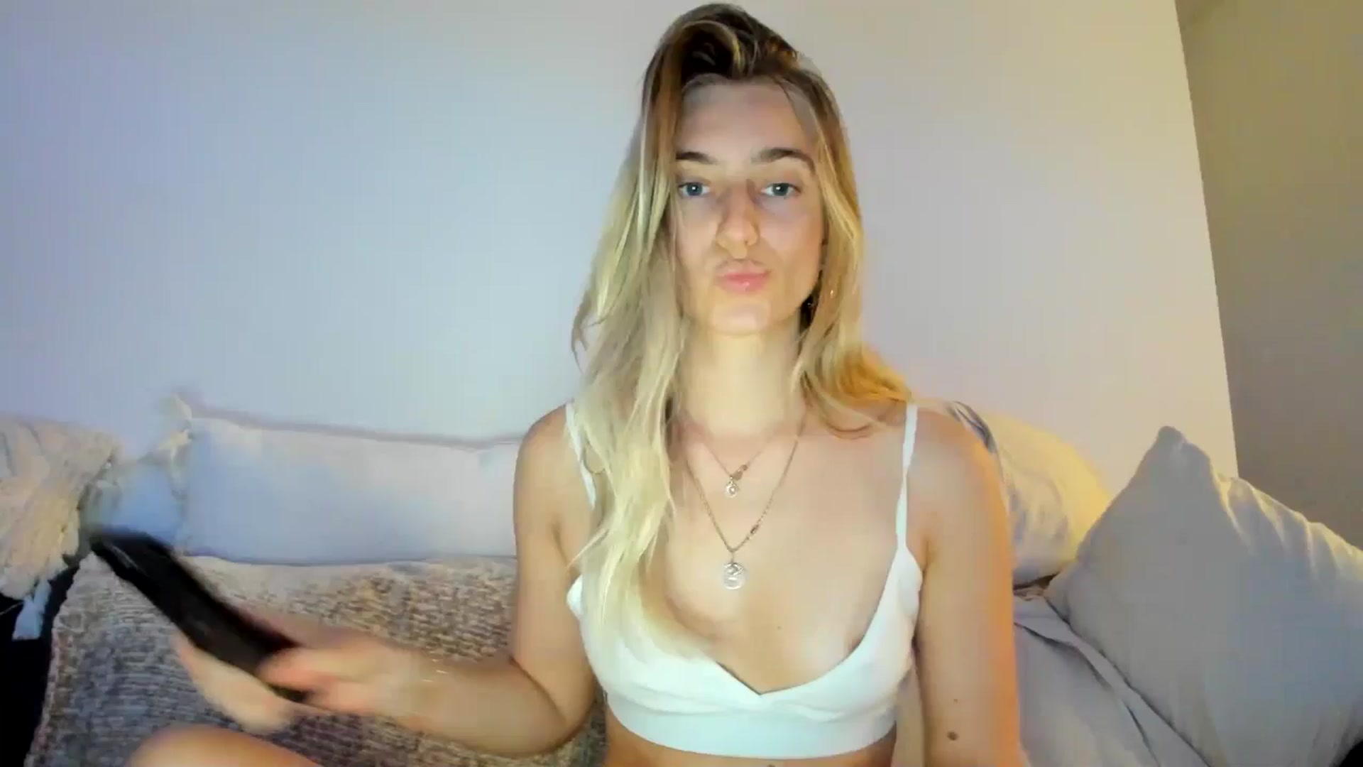 Gallery image thumbnail from Vodka_Queen's myfreecams stream on, 04/28/2024, 06:07 image 10 of 20