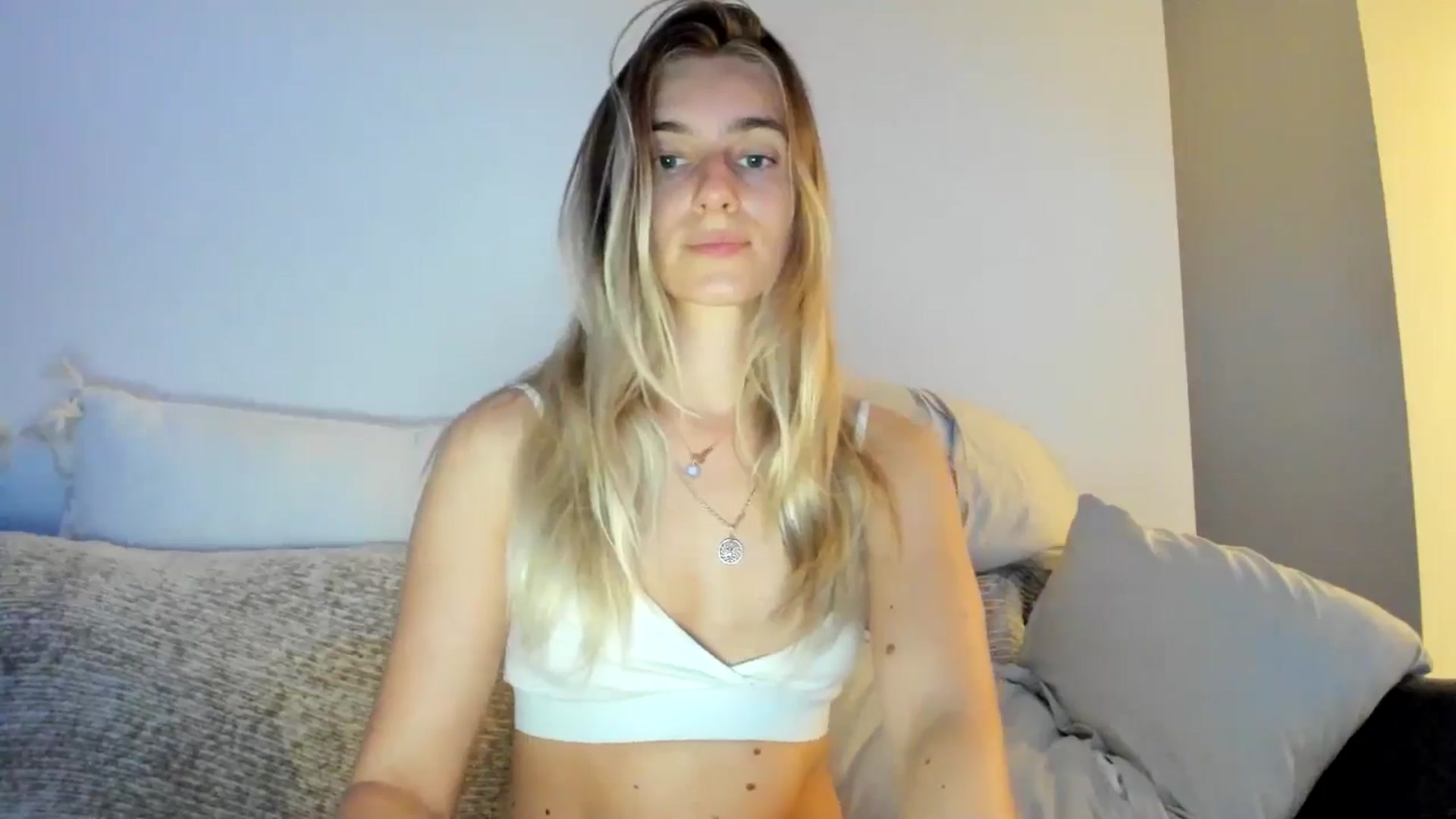 Gallery image thumbnail from Vodka_Queen's myfreecams stream on, 04/28/2024, 06:07 image 19 of 20