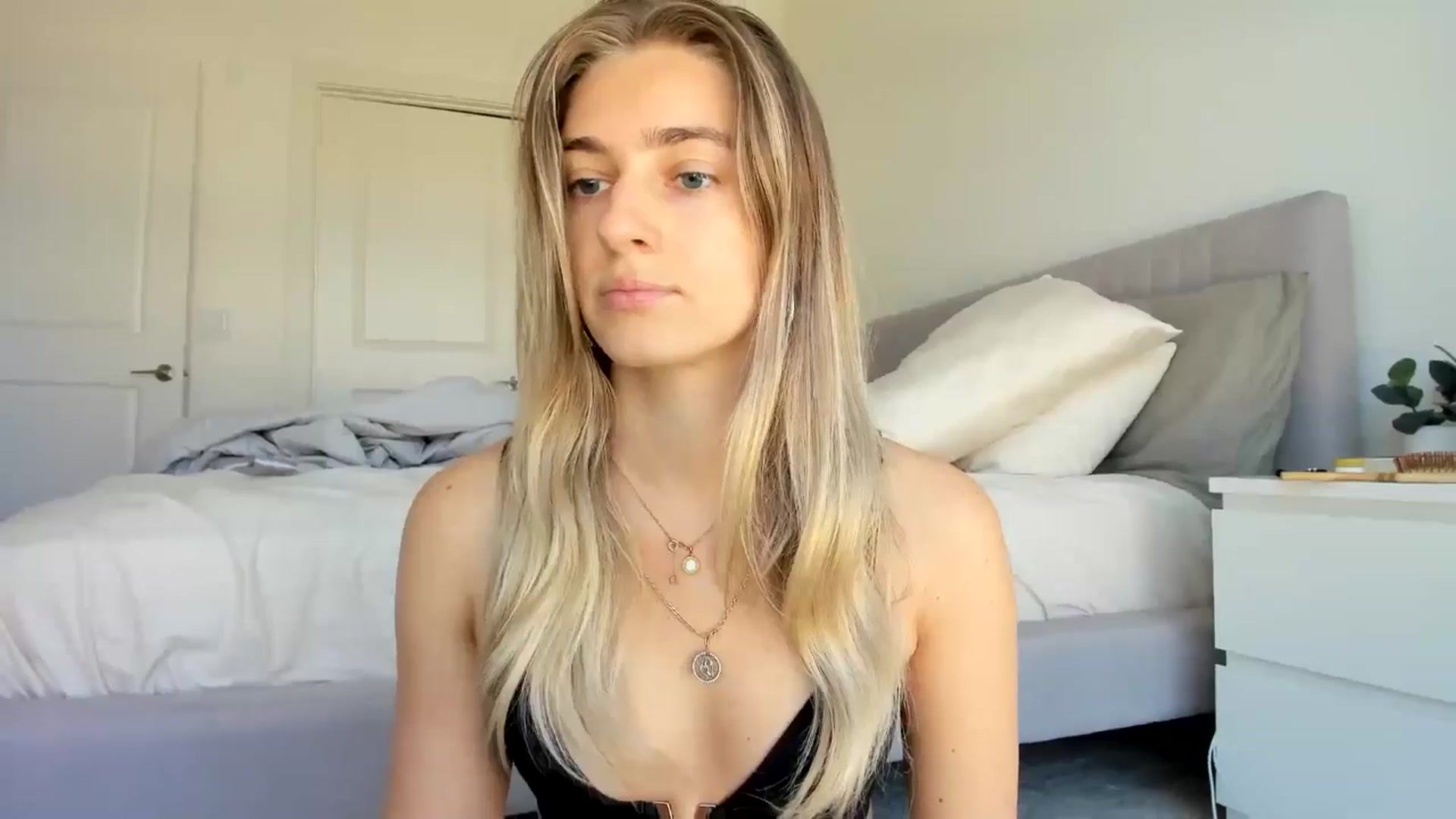 Gallery image thumbnail from Vodka_Queen's myfreecams stream on, 04/28/2024, 17:53 image 17 of 20