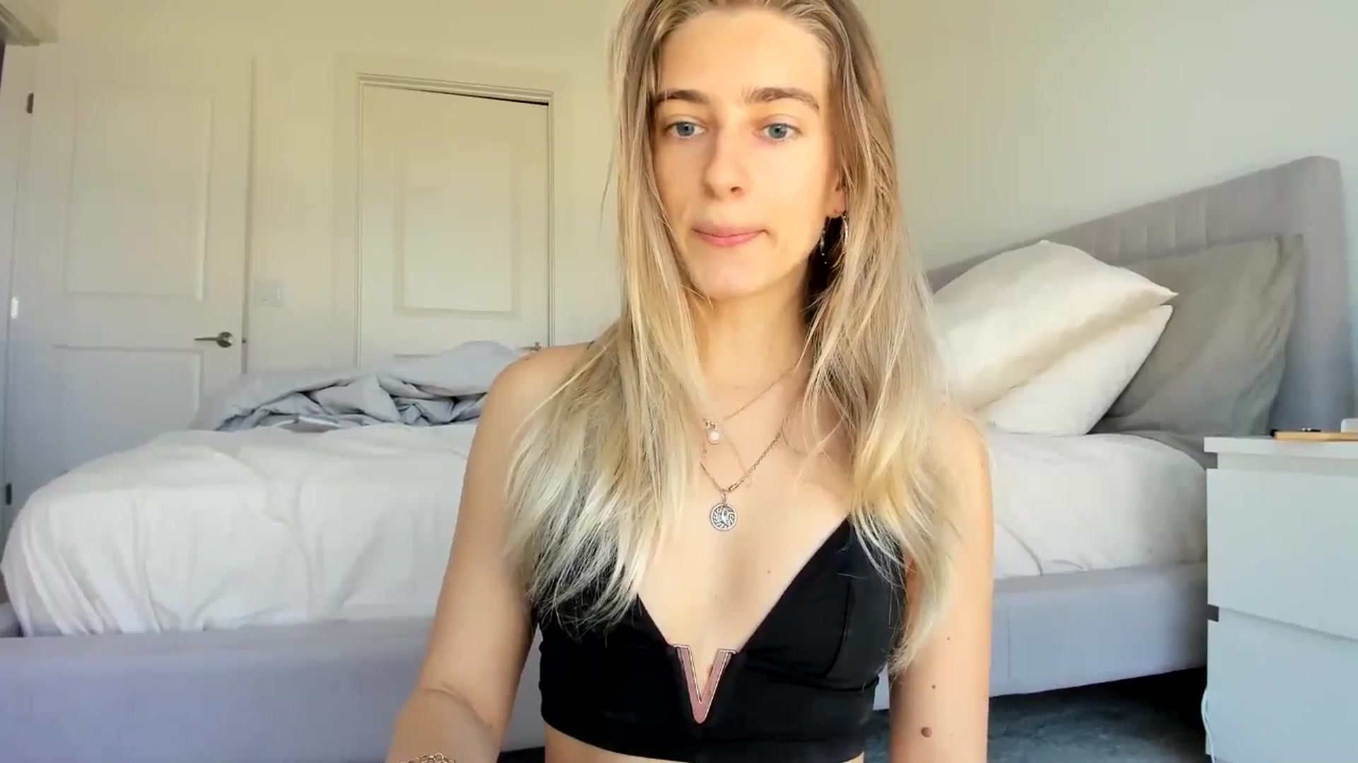 Gallery image thumbnail from Vodka_Queen's myfreecams stream on, 04/28/2024, 17:53 image 5 of 20