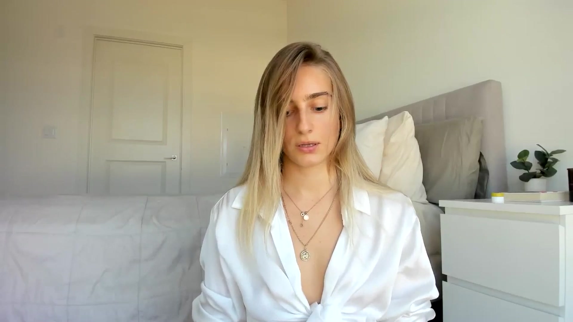 Gallery image thumbnail from Vodka_Queen's myfreecams stream on, 04/28/2024, 23:44 image 18 of 20
