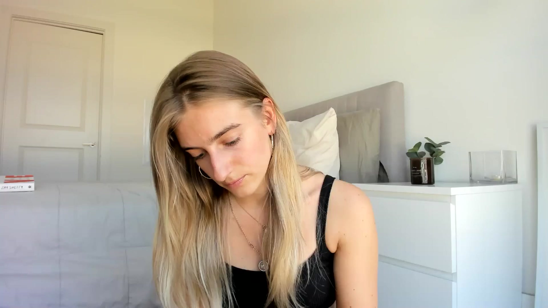 Gallery image thumbnail from Vodka_Queen's myfreecams stream on, 04/29/2024, 23:43 image 9 of 20