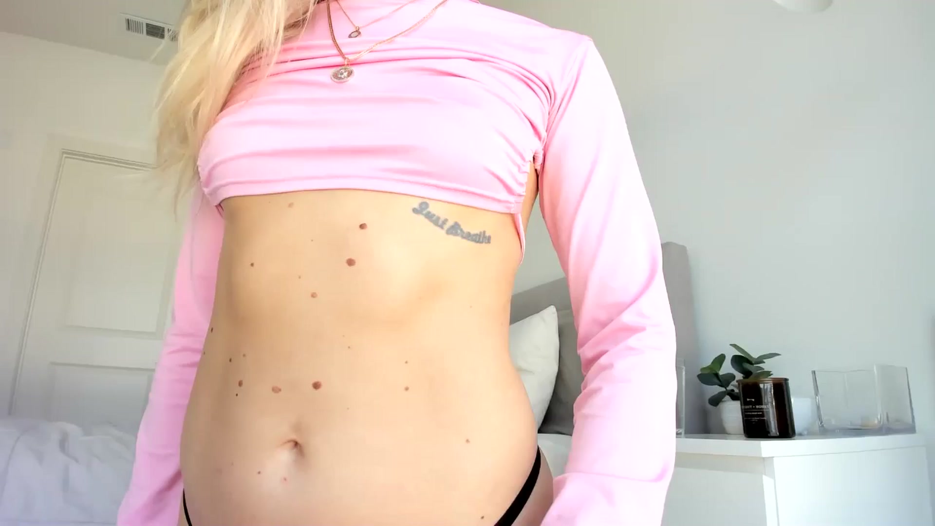 Gallery image thumbnail from Vodka_Queen's myfreecams stream on, 05/02/2024, 20:15 image 4 of 20