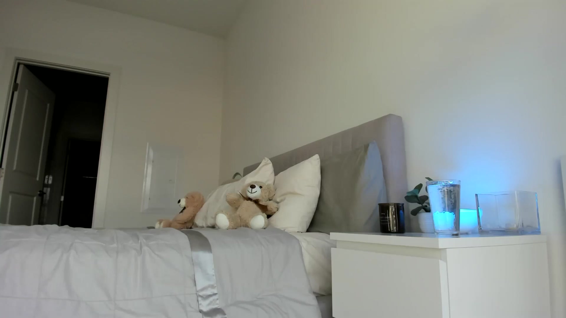 Gallery image thumbnail from Vodka_Queen's myfreecams stream on, 05/03/2024, 01:25 image 18 of 20