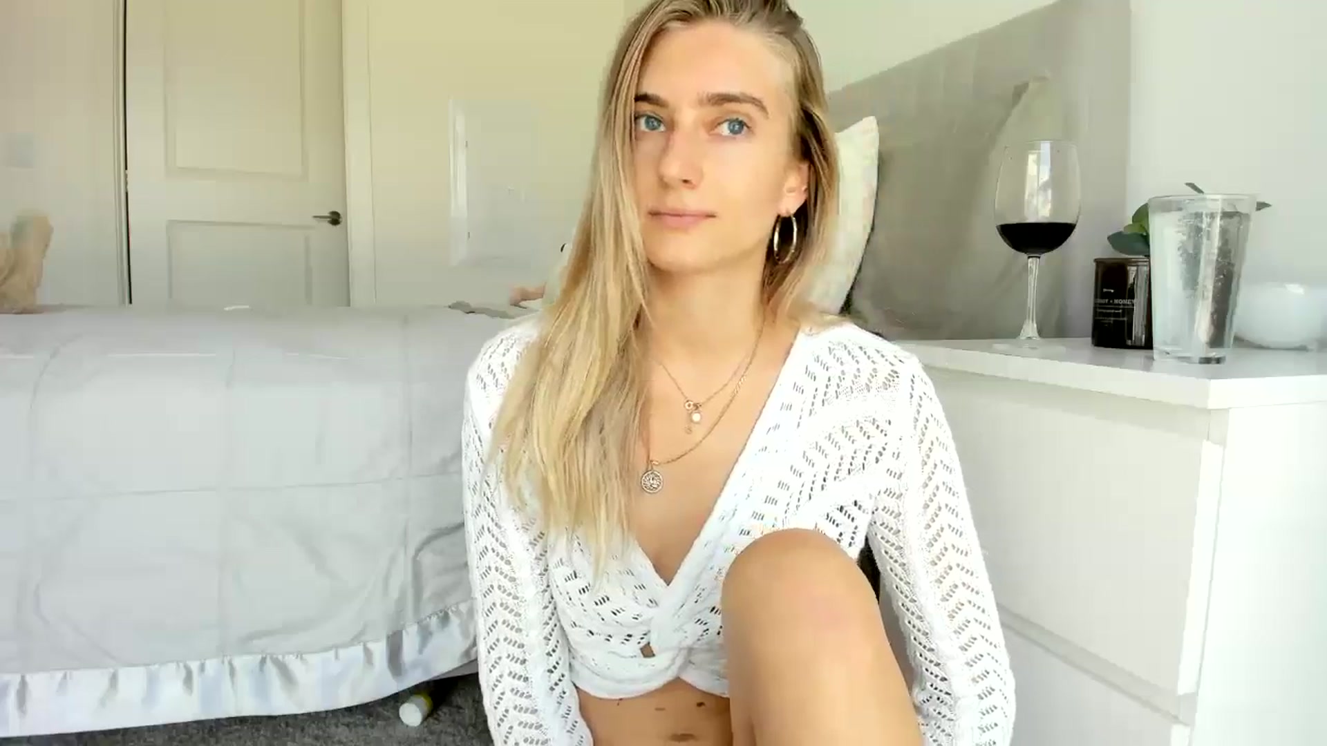 Gallery image thumbnail from Vodka_Queen's myfreecams stream on, 05/03/2024, 23:30 image 8 of 20