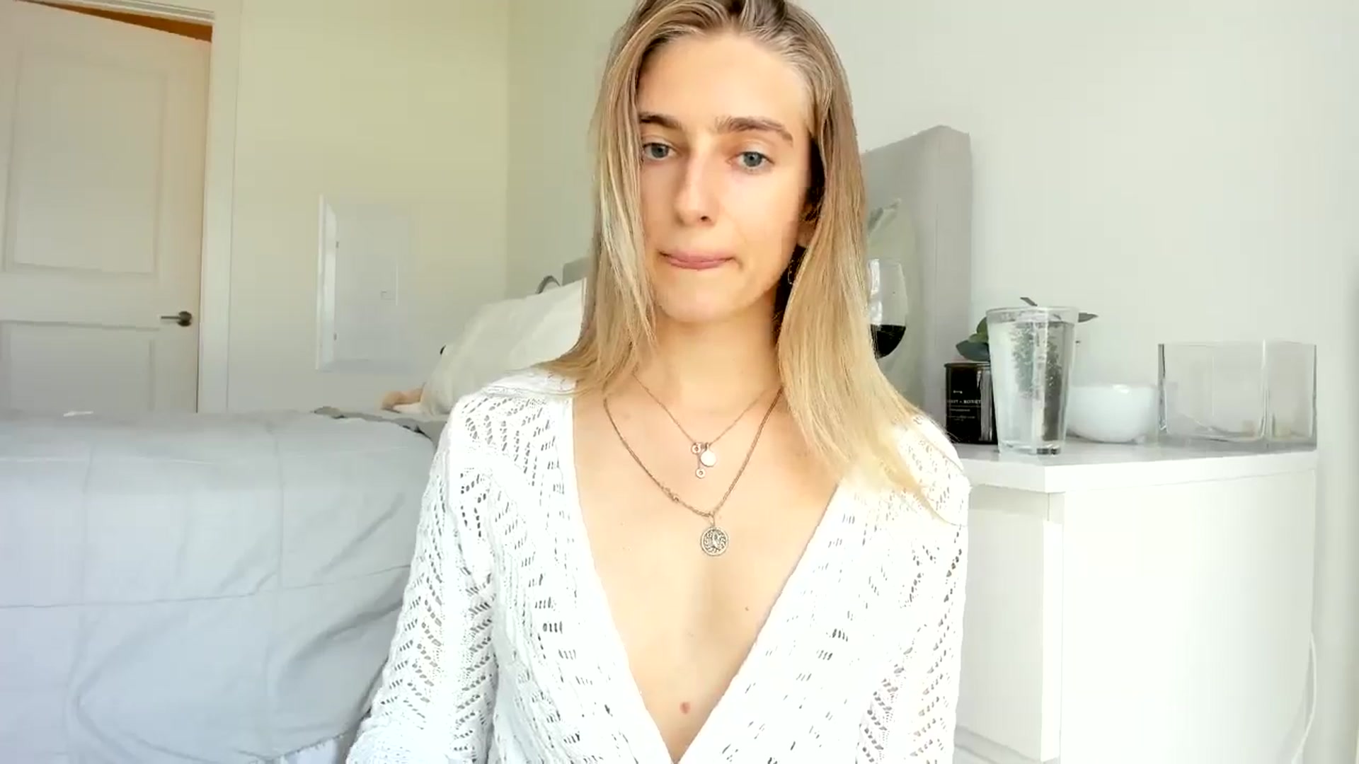 Gallery image thumbnail from Vodka_Queen's myfreecams stream on, 05/03/2024, 23:30 image 6 of 20