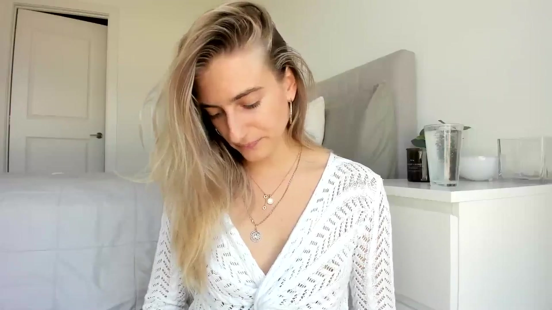Gallery image thumbnail from Vodka_Queen's myfreecams stream on, 05/03/2024, 23:30 image 18 of 20