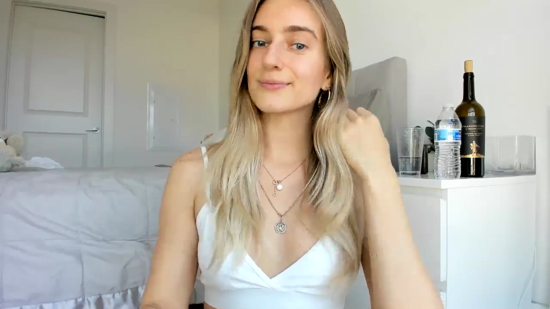 Gallery image thumbnail from Vodka_Queen's myfreecams stream on, 05/06/2024, 02:22 image 6 of 20