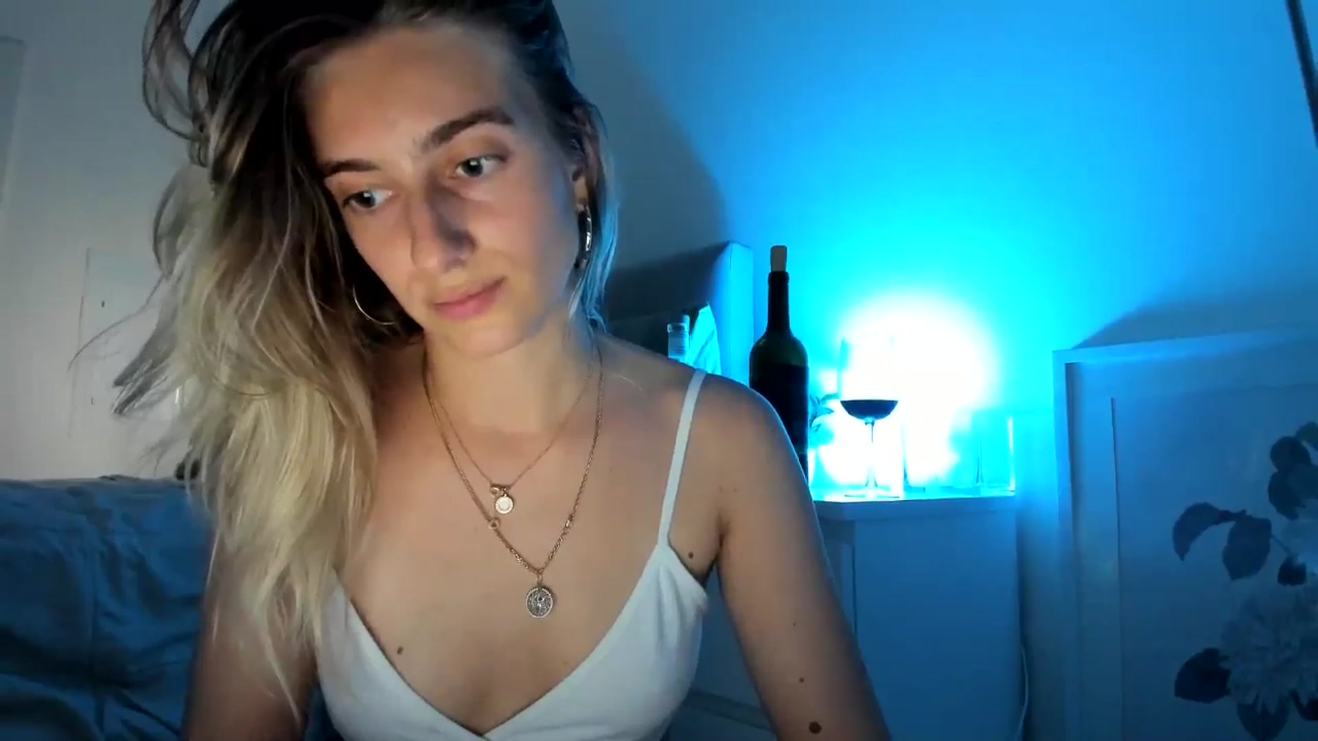 Gallery image thumbnail from Vodka_Queen's myfreecams stream on, 05/06/2024, 10:38 image 19 of 20