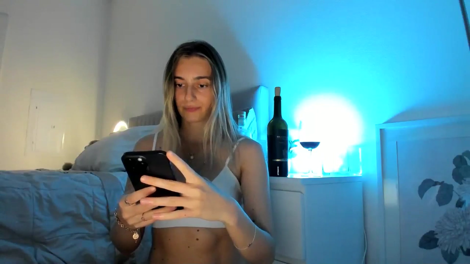 Gallery image thumbnail from Vodka_Queen's myfreecams stream on, 05/06/2024, 10:38 image 18 of 20