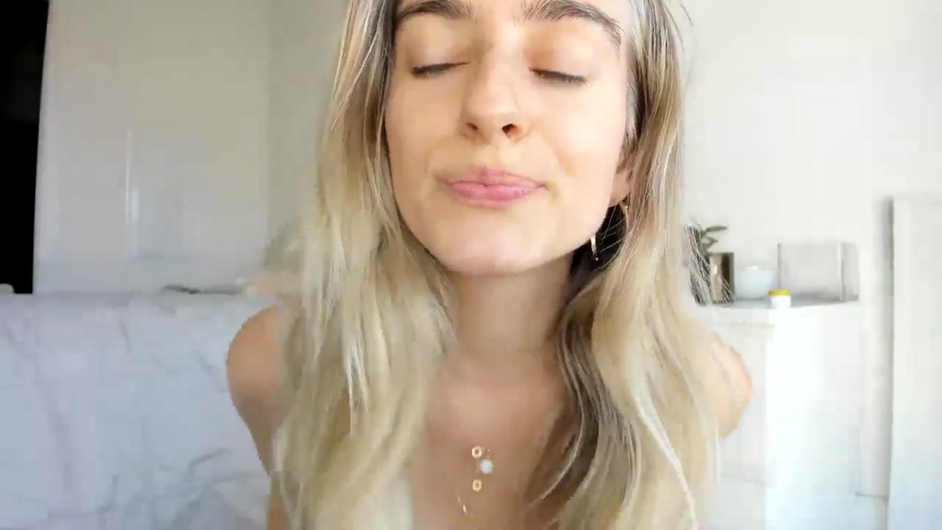 Gallery image thumbnail from Vodka_Queen's myfreecams stream on, 05/07/2024, 03:56 image 3 of 20