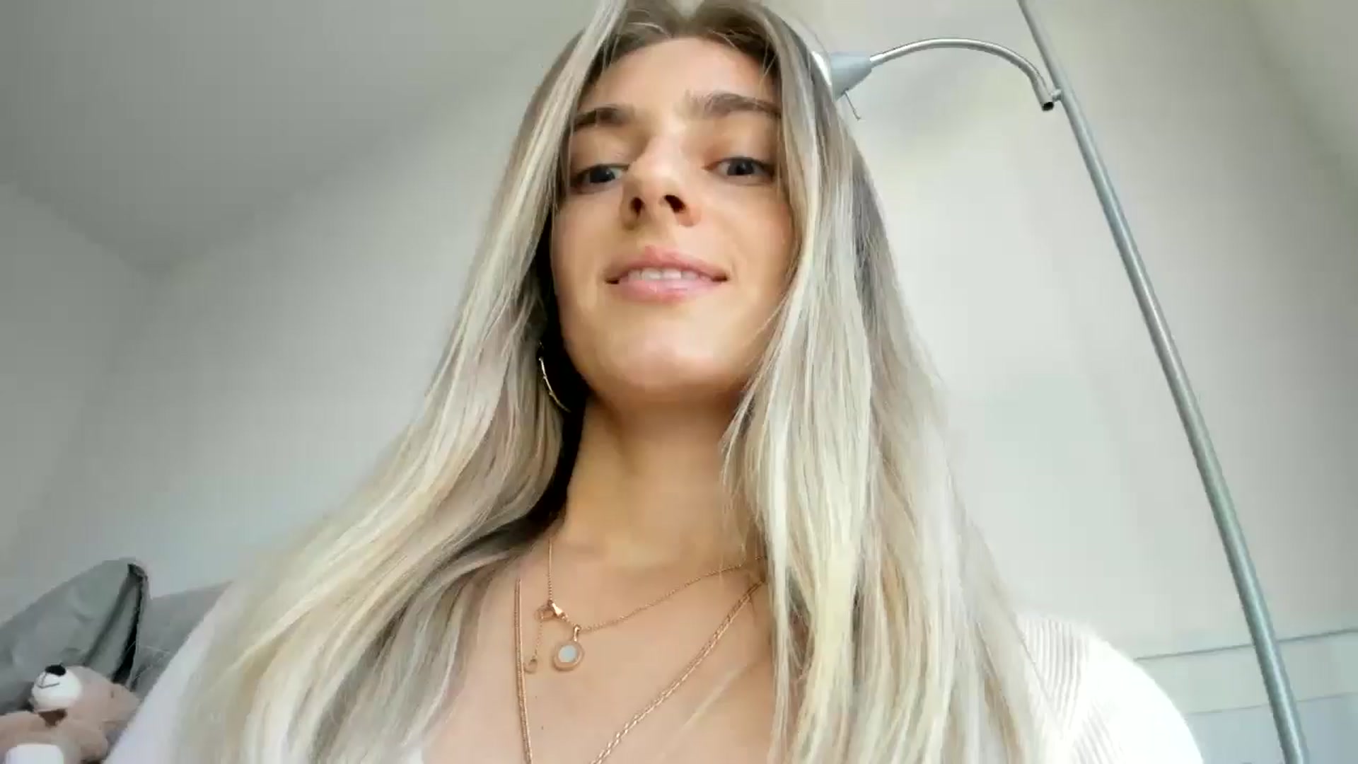 Gallery image thumbnail from Vodka_Queen's myfreecams stream on, 05/08/2024, 04:44 image 1 of 20