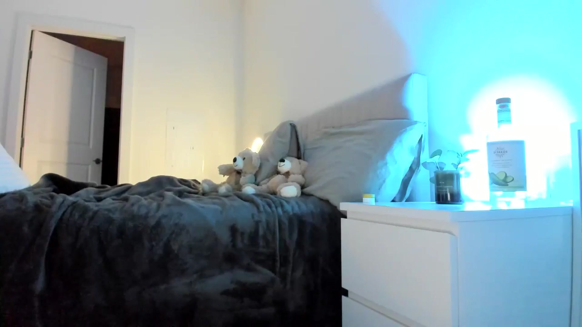 Gallery image thumbnail from Vodka_Queen's myfreecams stream on, 05/08/2024, 04:44 image 20 of 20