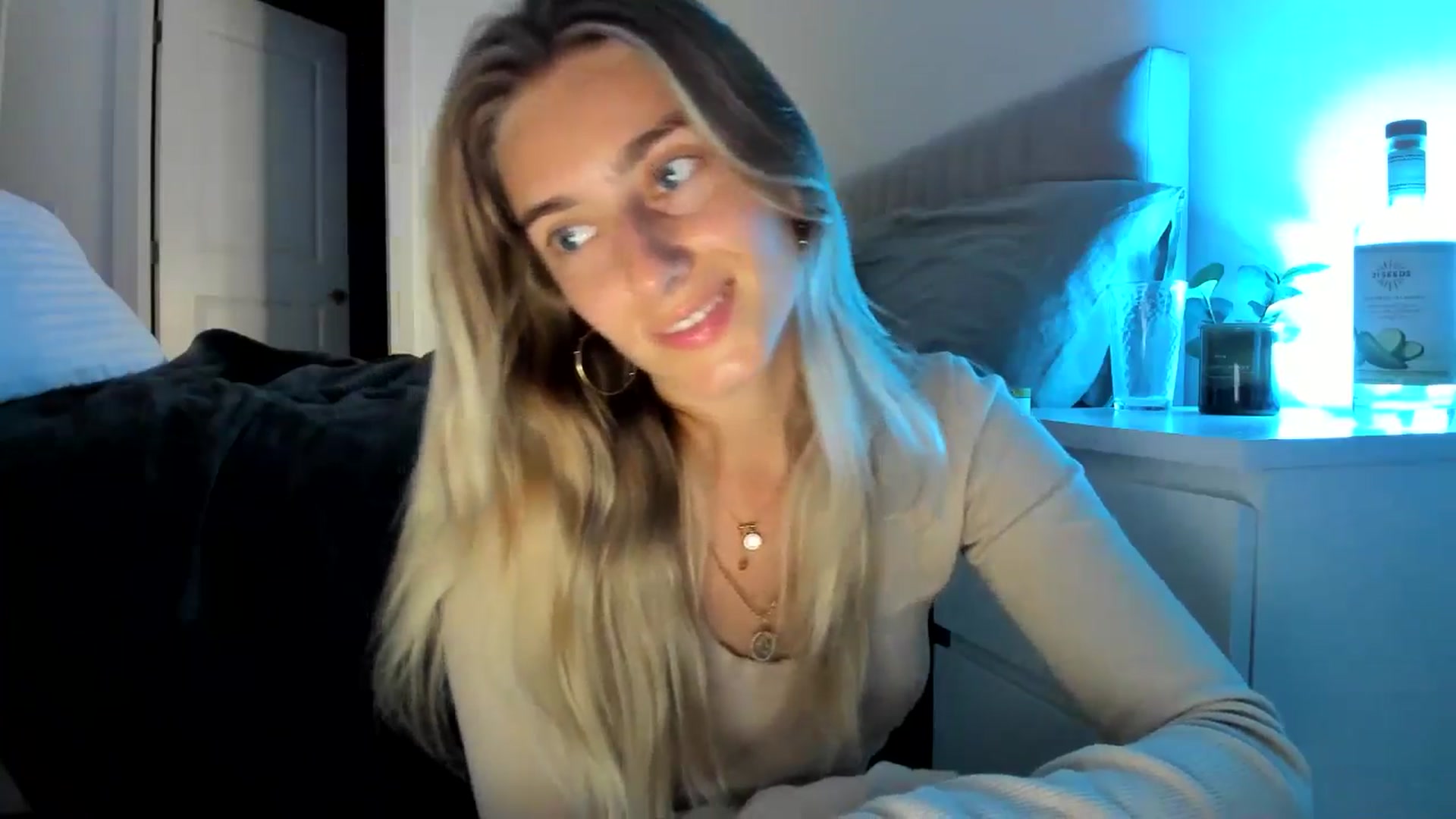 Gallery image thumbnail from Vodka_Queen's myfreecams stream on, 05/08/2024, 04:44 image 17 of 20