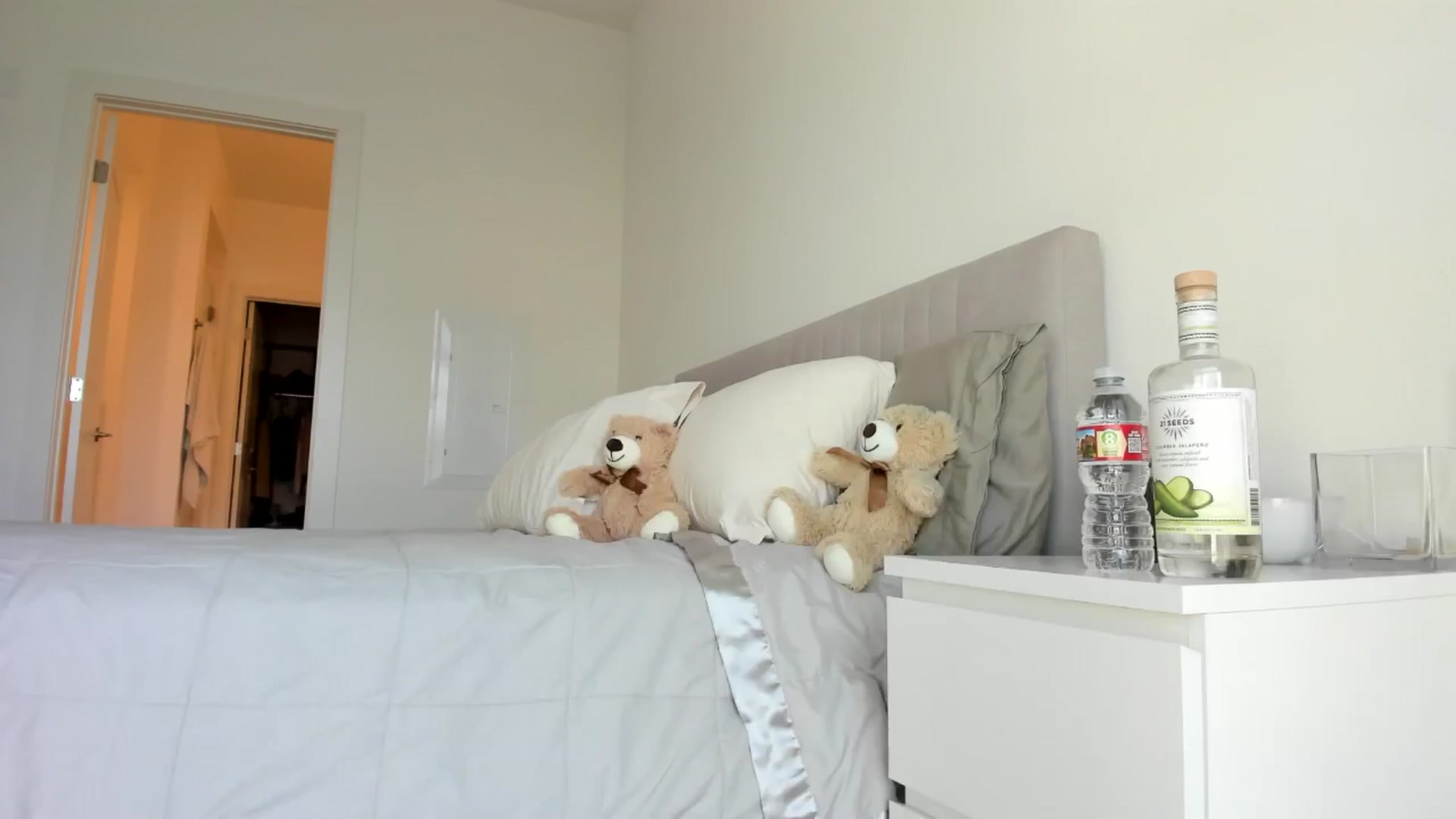 Gallery image thumbnail from Vodka_Queen's myfreecams stream on, 05/09/2024, 01:57 image 1 of 20