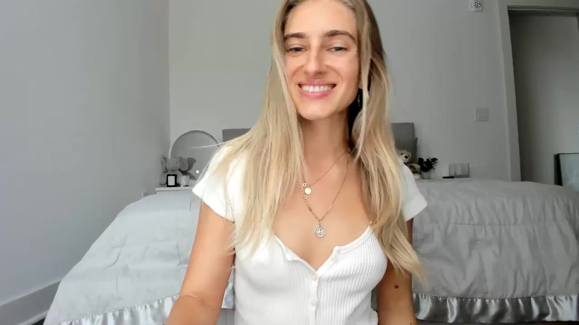Gallery image thumbnail from Vodka_Queen's myfreecams stream on, 05/24/2024, 04:23 image 4 of 20