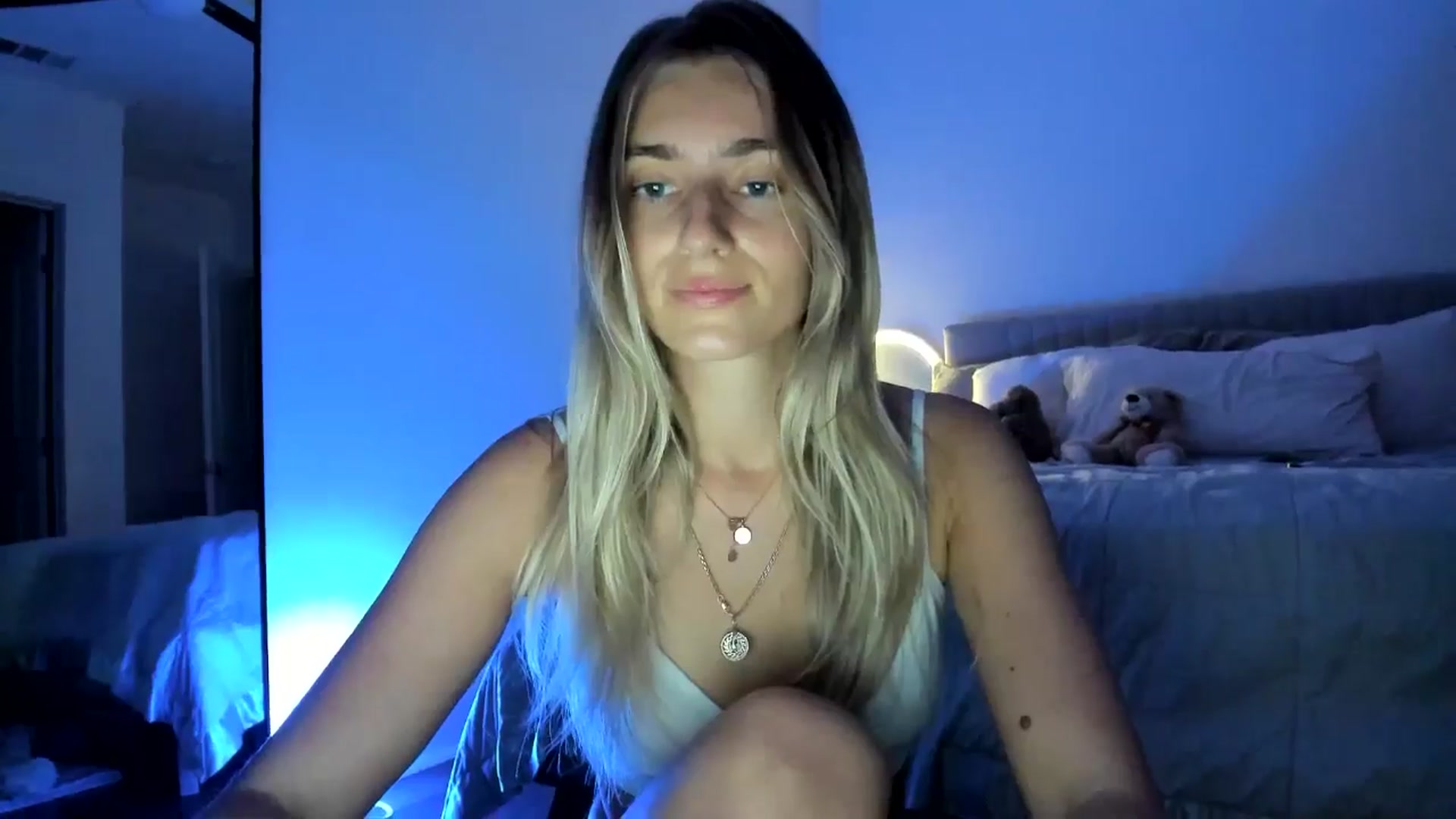 Gallery image thumbnail from Vodka_Queen's myfreecams stream on, 05/25/2024, 06:34 image 8 of 20