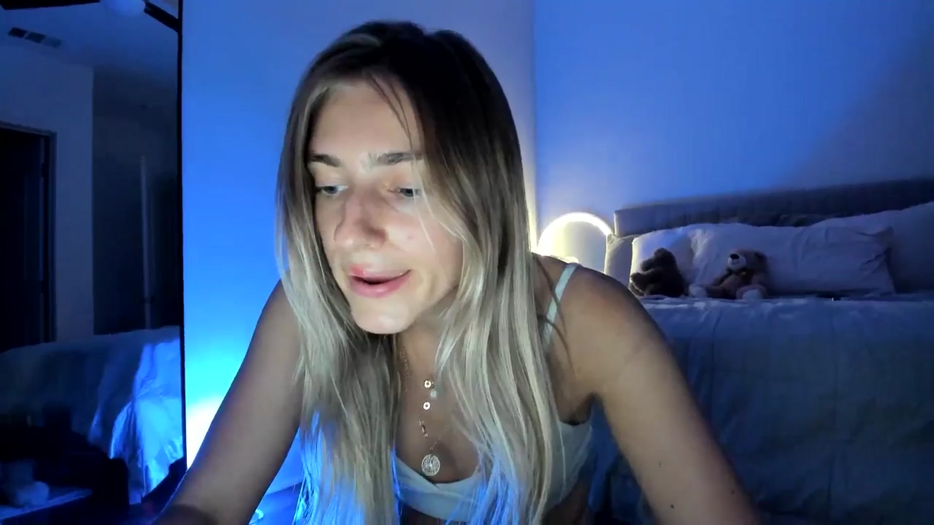 Gallery image thumbnail from Vodka_Queen's myfreecams stream on, 05/25/2024, 06:34 image 17 of 20
