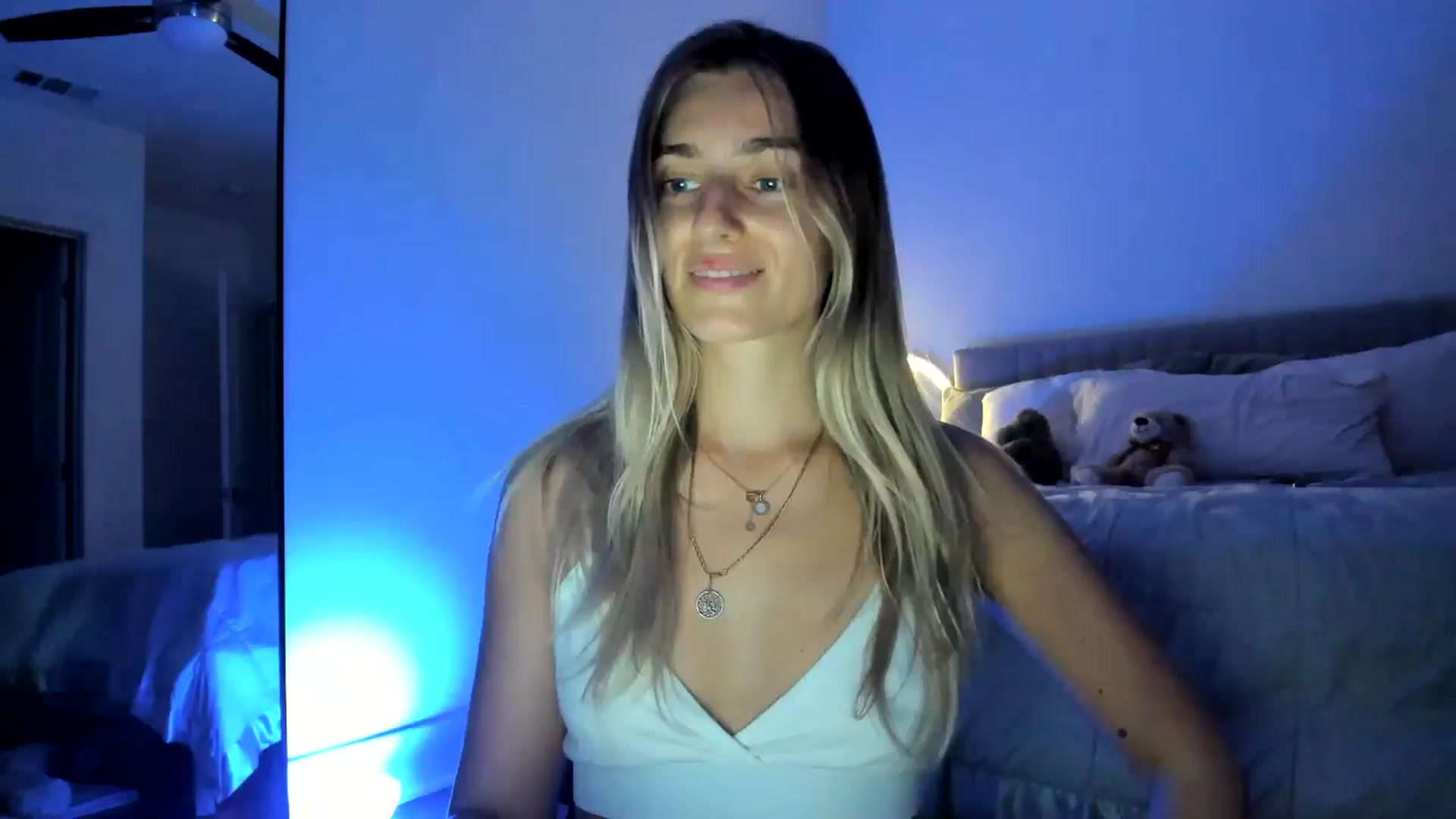 Gallery image thumbnail from Vodka_Queen's myfreecams stream on, 05/25/2024, 06:34 image 16 of 20