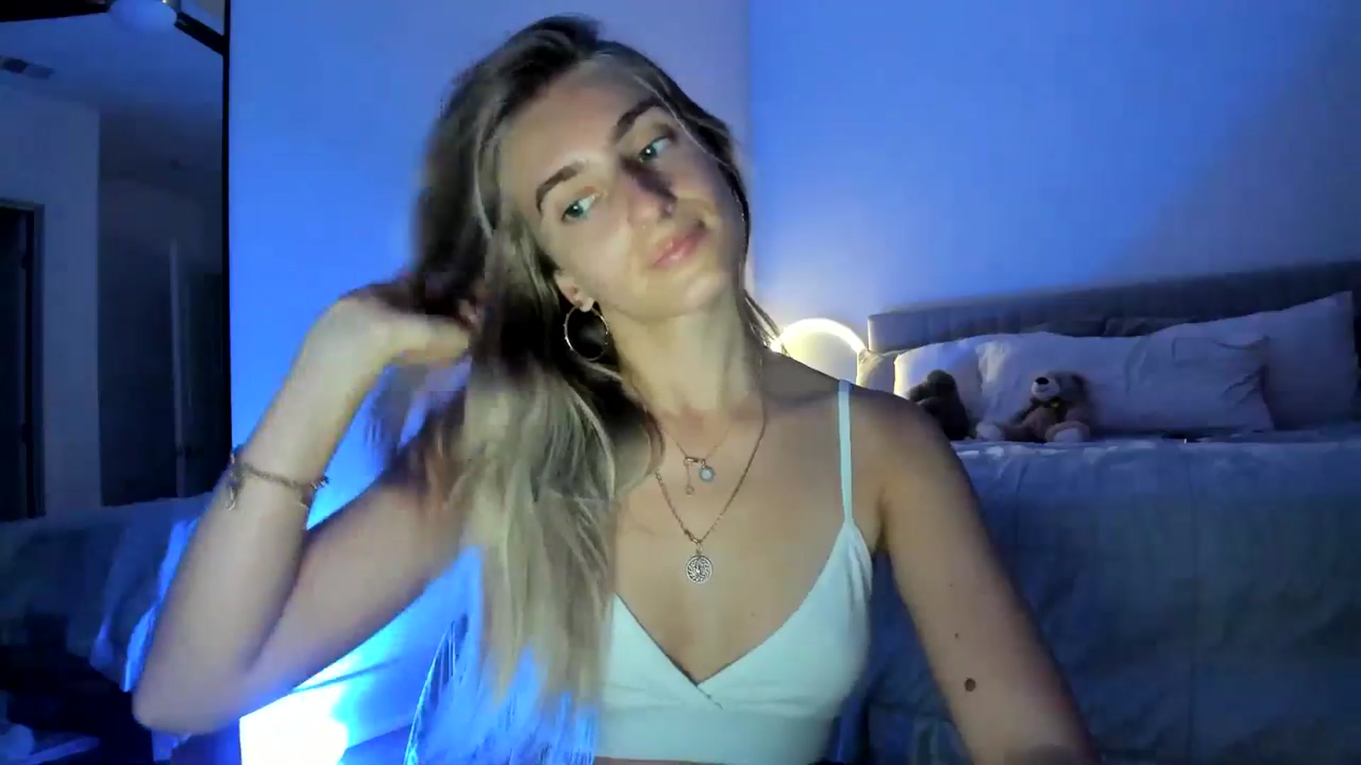 Gallery image thumbnail from Vodka_Queen's myfreecams stream on, 05/25/2024, 06:34 image 10 of 20