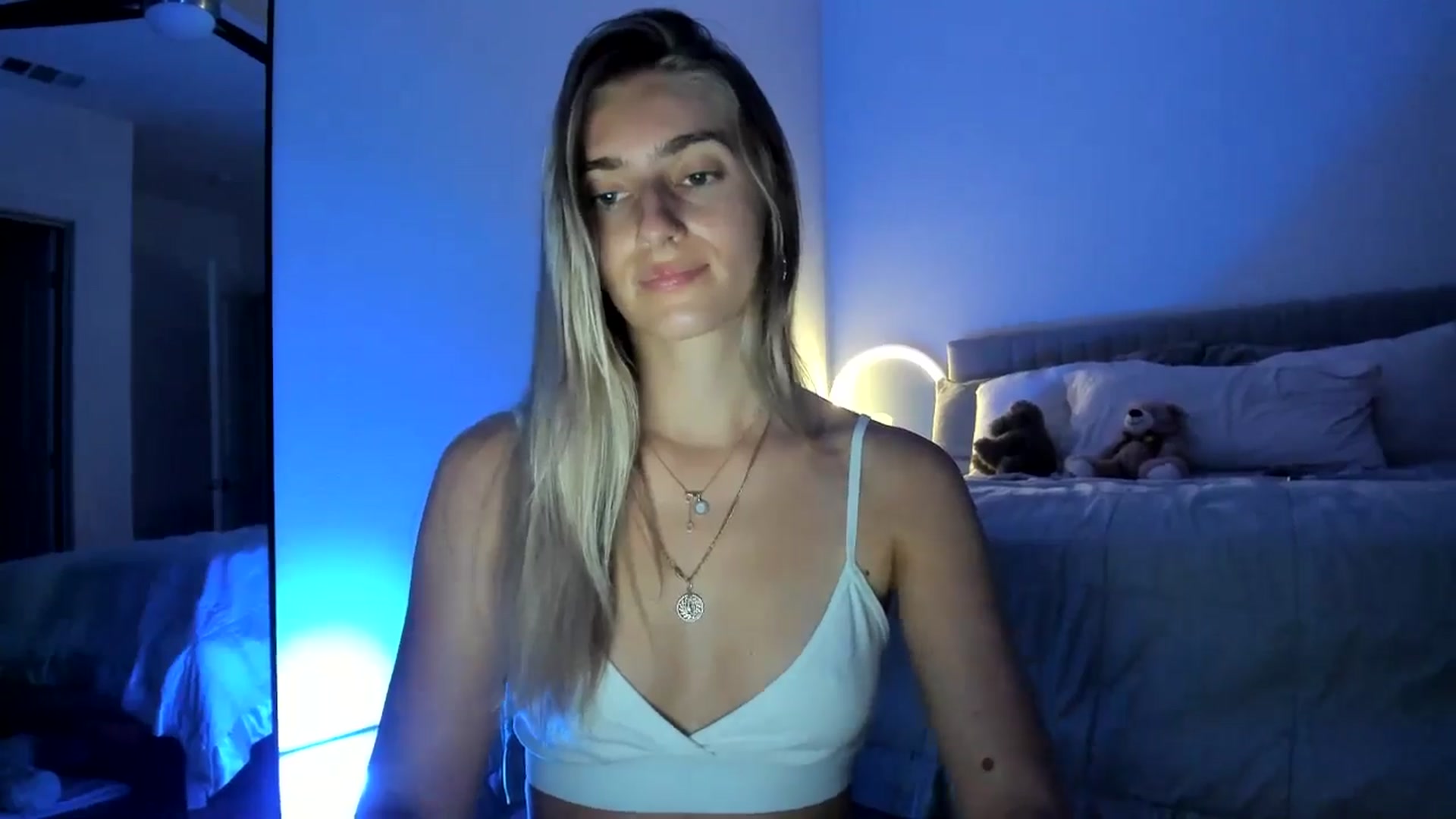 Gallery image thumbnail from Vodka_Queen's myfreecams stream on, 05/25/2024, 06:34 image 13 of 20