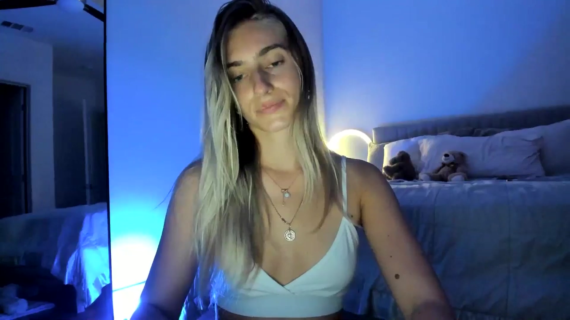 Gallery image thumbnail from Vodka_Queen's myfreecams stream on, 05/25/2024, 06:34 image 14 of 20