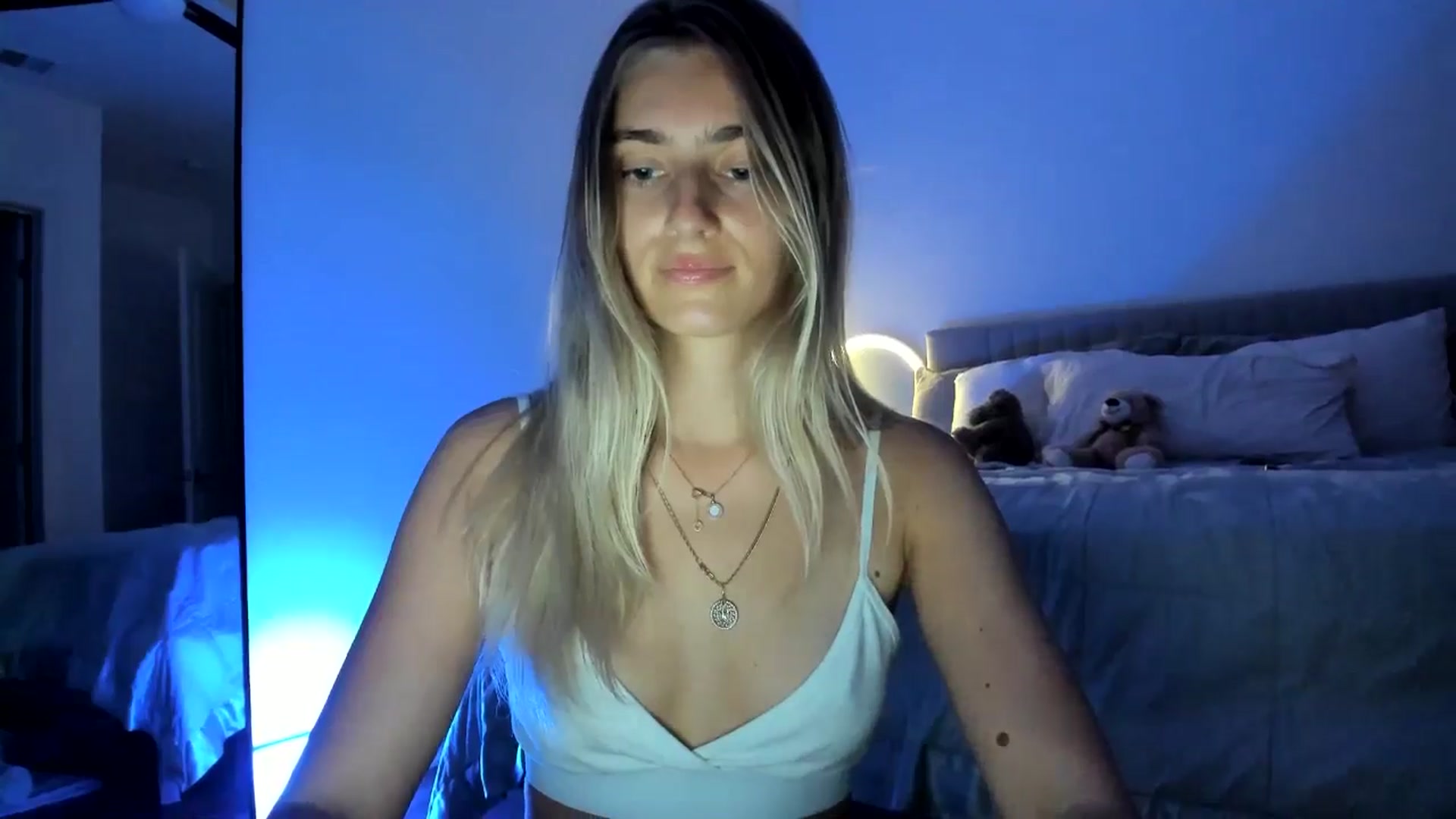 Gallery image thumbnail from Vodka_Queen's myfreecams stream on, 05/25/2024, 06:34 image 11 of 20