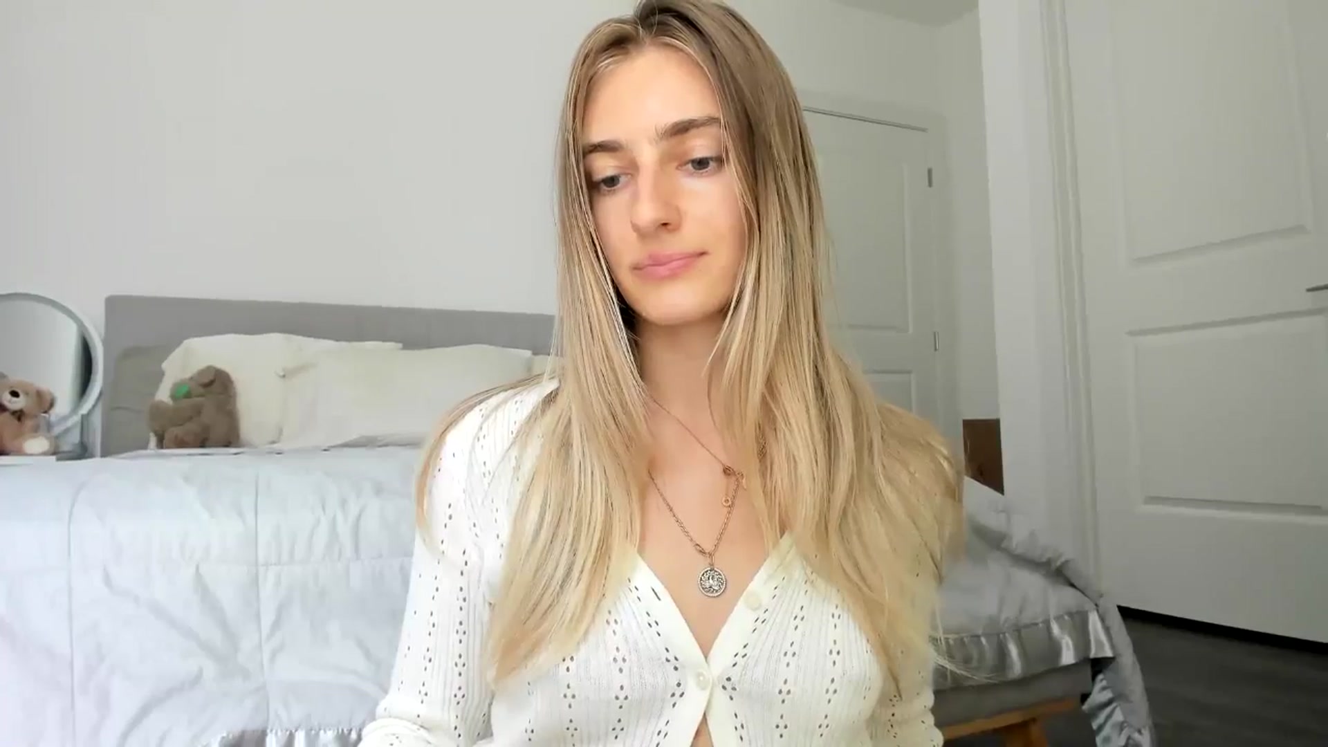 Gallery image thumbnail from Vodka_Queen's myfreecams stream on, 05/26/2024, 23:01 image 16 of 20