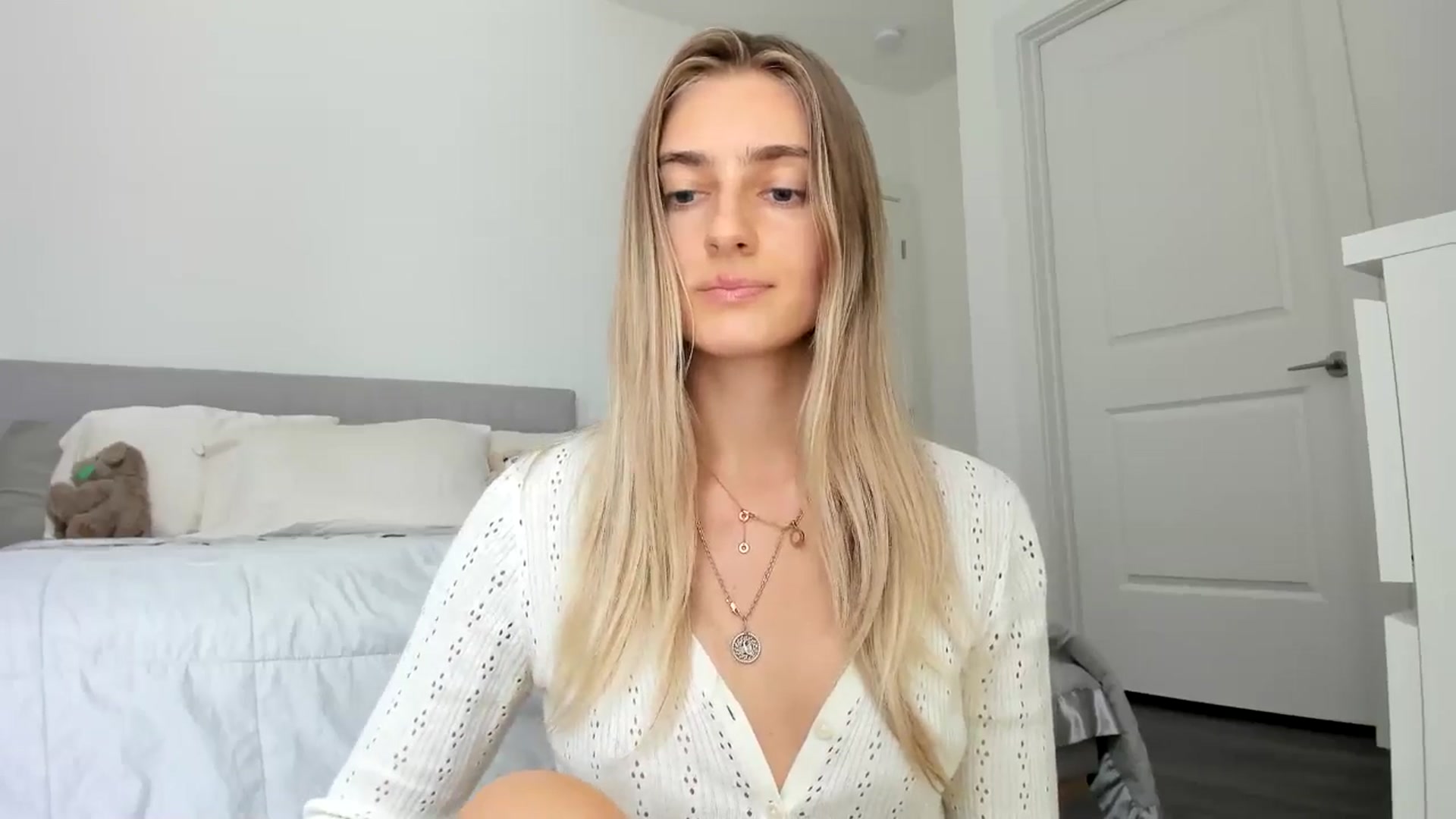 Gallery image thumbnail from Vodka_Queen's myfreecams stream on, 05/26/2024, 23:01 image 8 of 20