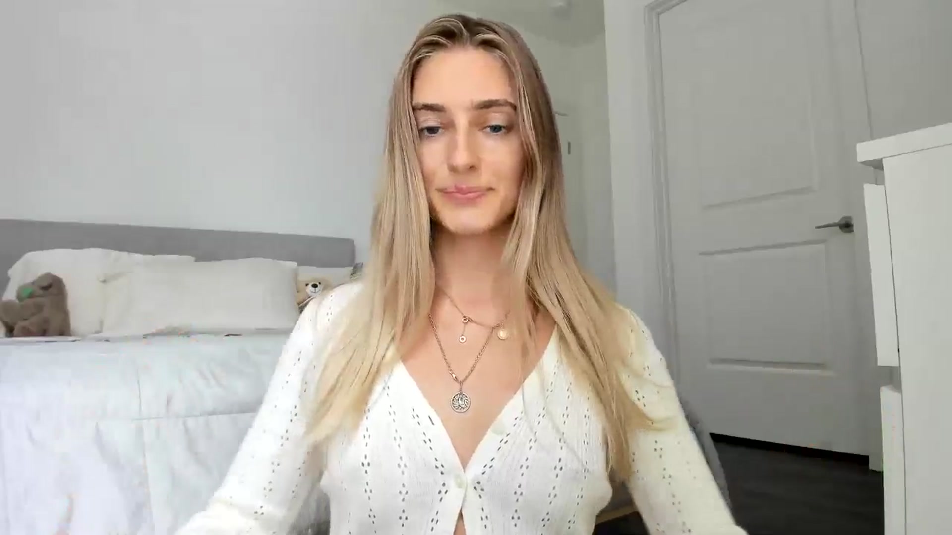 Gallery image thumbnail from Vodka_Queen's myfreecams stream on, 05/26/2024, 23:01 image 7 of 20