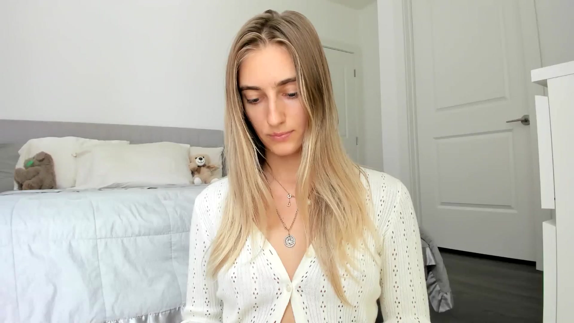 Gallery image thumbnail from Vodka_Queen's myfreecams stream on, 05/26/2024, 23:01 image 9 of 20