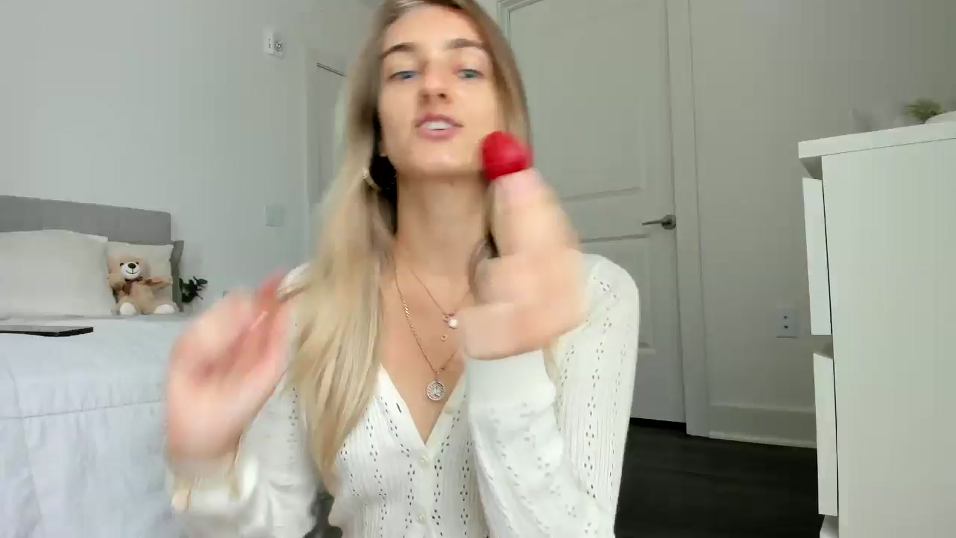 Gallery image thumbnail from Vodka_Queen's myfreecams stream on, 05/26/2024, 23:01 image 1 of 20