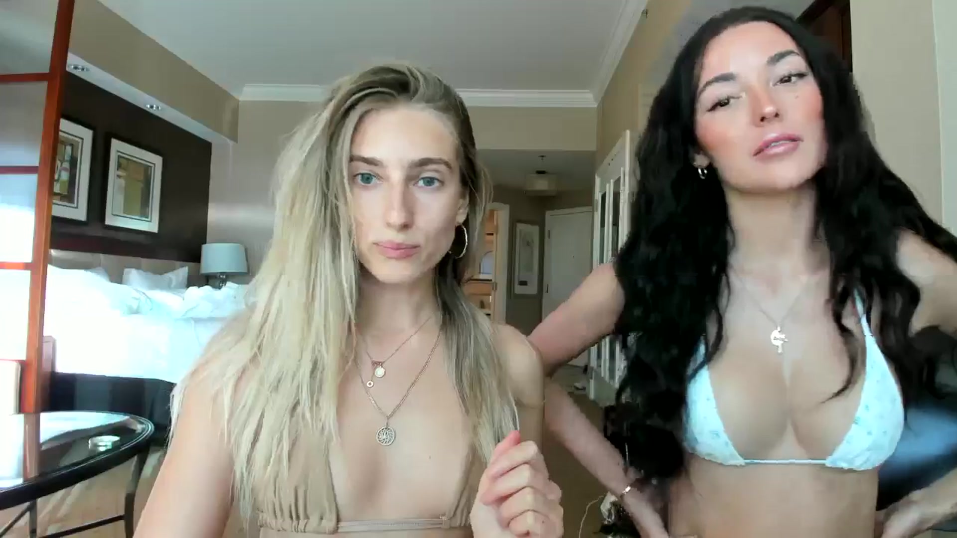 Gallery image thumbnail from Vodka_Queen's myfreecams stream on, 05/29/2024, 03:41 image 3 of 20