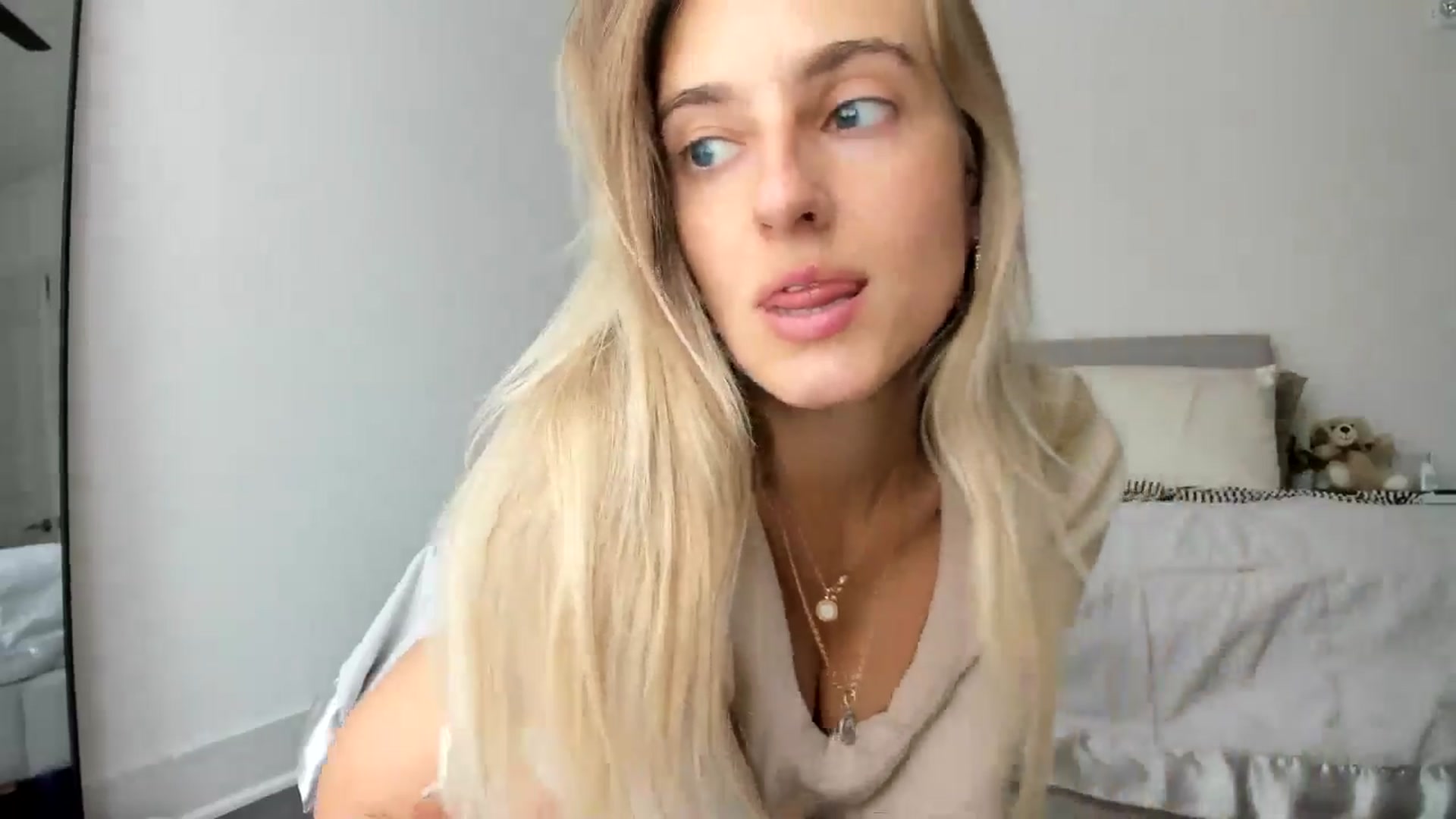 Gallery image thumbnail from Vodka_Queen's myfreecams stream on, 06/02/2024, 22:51 image 3 of 20