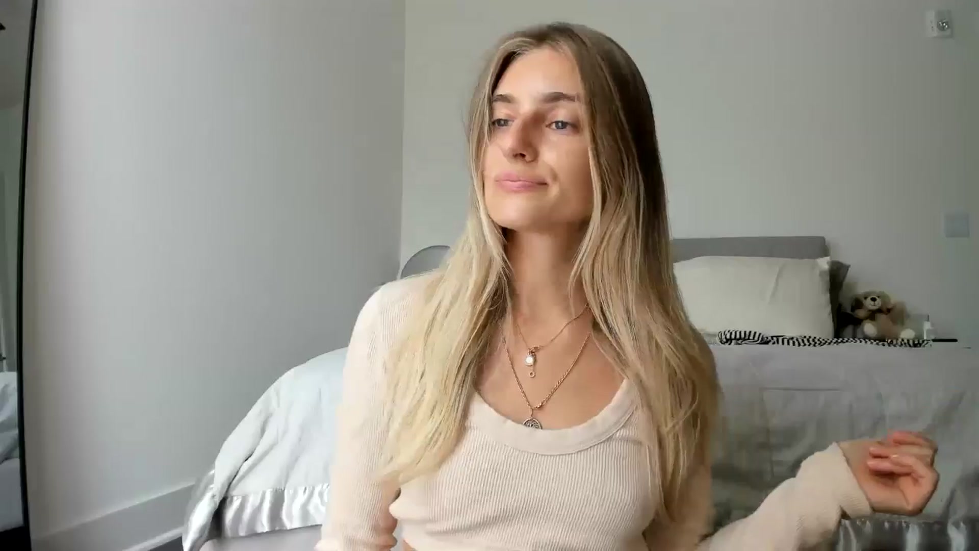 Gallery image thumbnail from Vodka_Queen's myfreecams stream on, 06/02/2024, 22:51 image 15 of 20