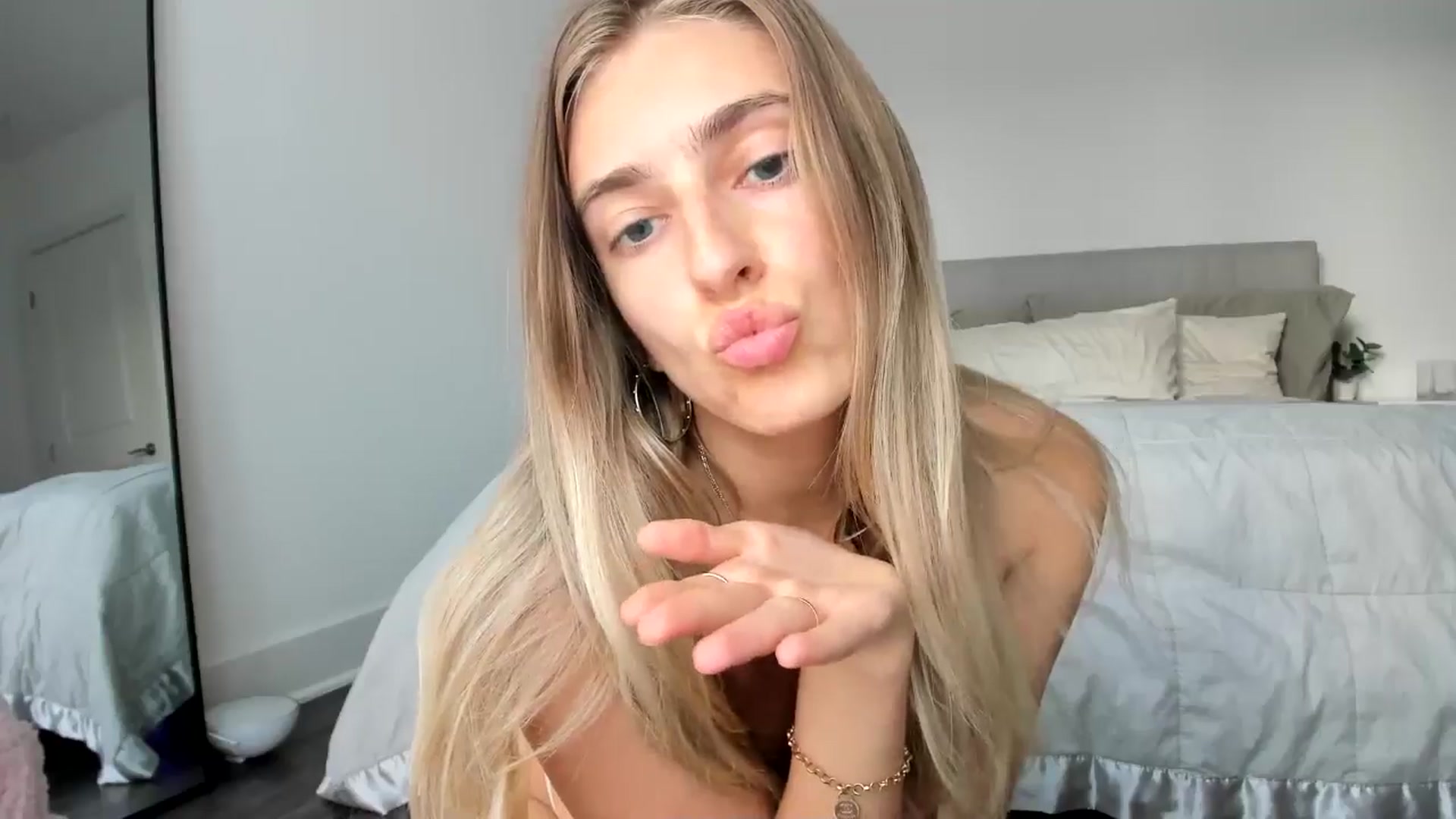 Gallery image thumbnail from Vodka_Queen's myfreecams stream on, 06/05/2024, 02:55 image 18 of 20
