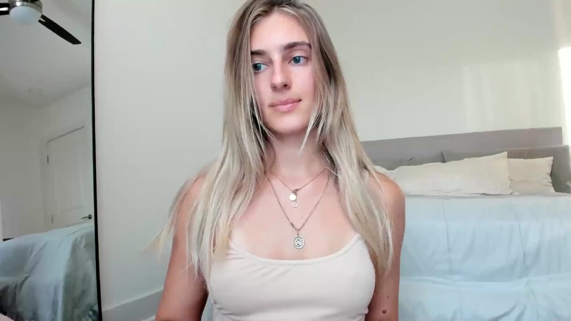 Gallery image thumbnail from Vodka_Queen's myfreecams stream on, 06/05/2024, 02:55 image 15 of 20