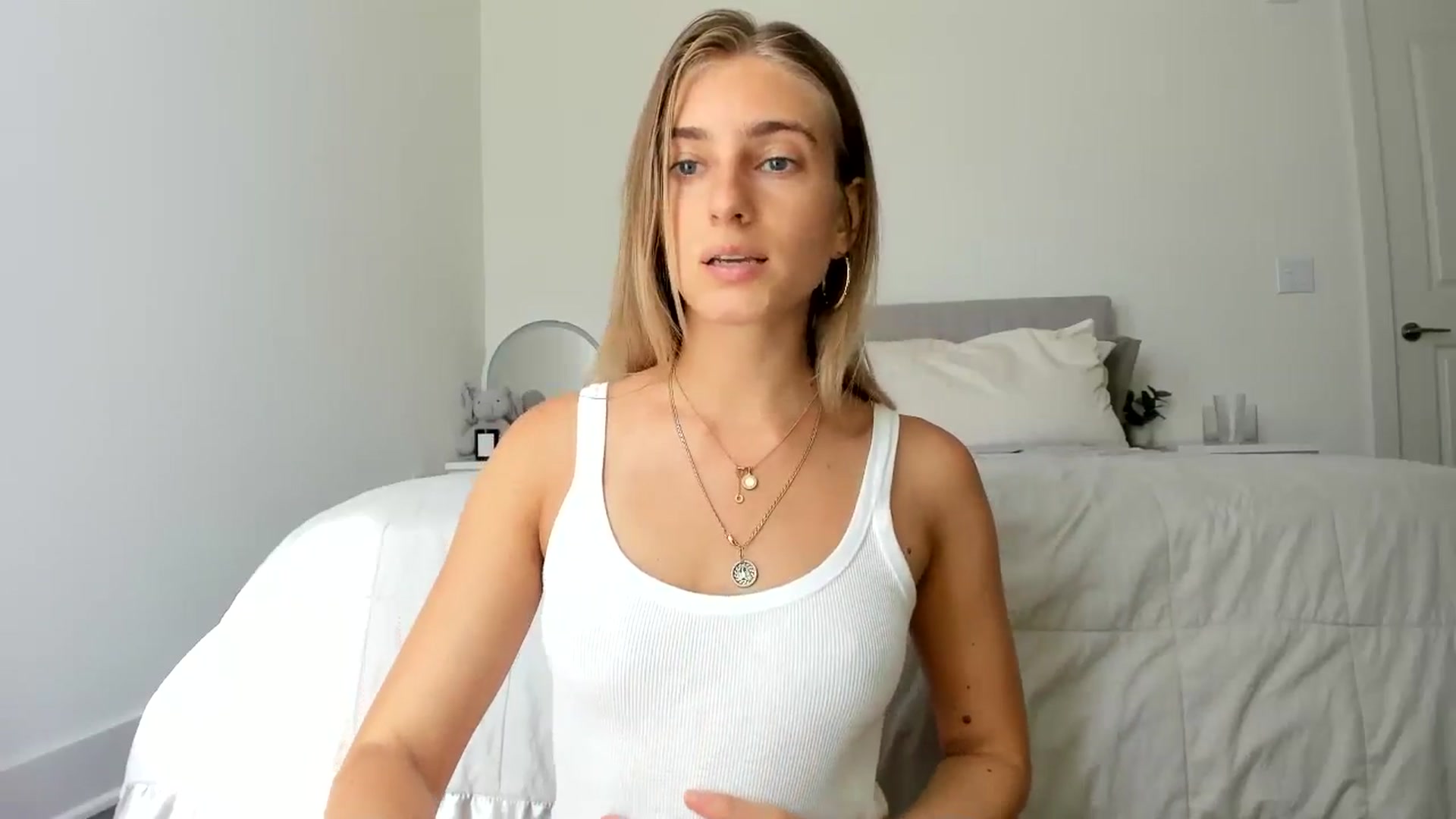 Gallery image thumbnail from Vodka_Queen's myfreecams stream on, 06/06/2024, 24:02 image 3 of 20